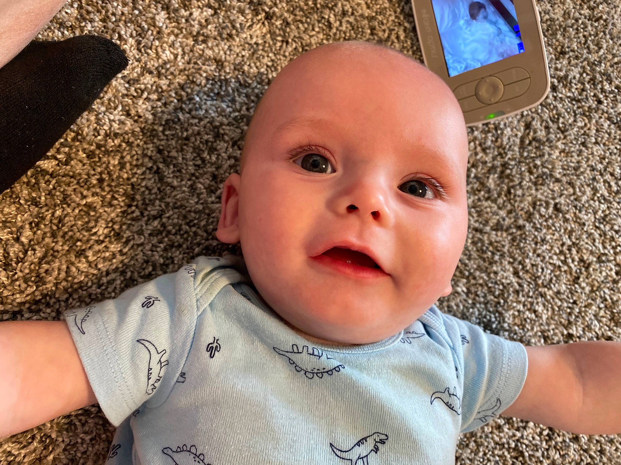 Anakin is registered to the contest to win money with this photo: baby, baby_toddler_clothing, blue, cheek, chin, eye, facial_expression, finger, green, happy, iris, lip, mouth, nose, person, photograph, skin, sleeve, smile, toddler