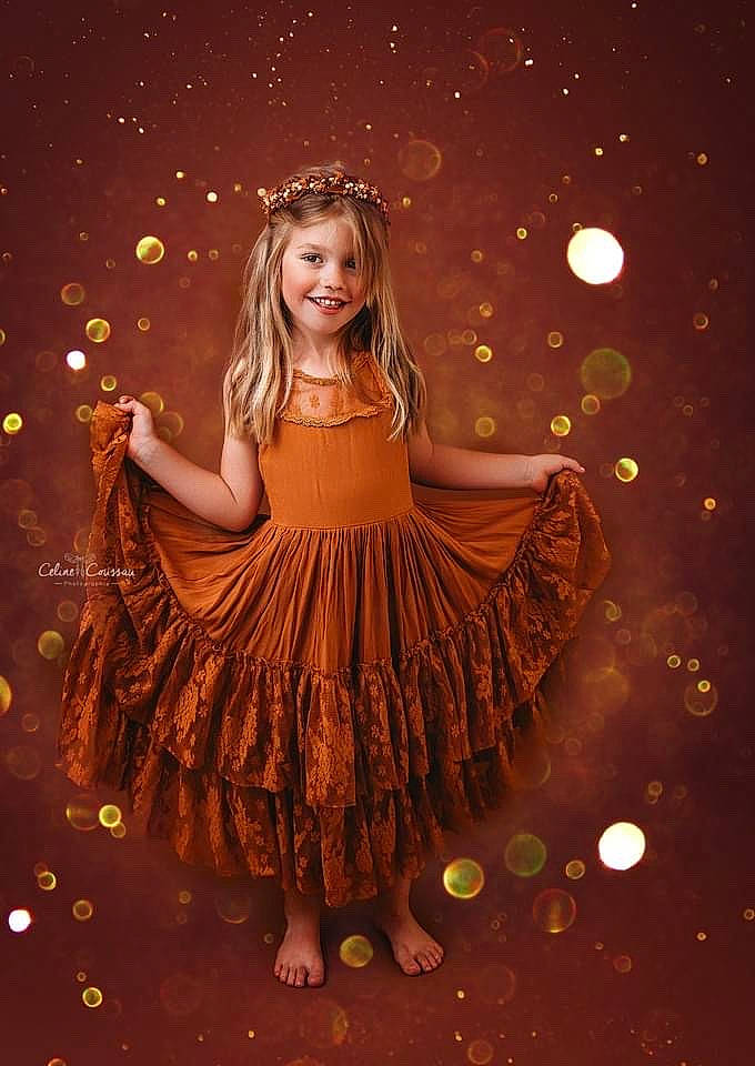 Nina participe au concours pour gagner de l'argent avec cette photo : art, brown_hair, child, entertainment, event, fashion_design, flash_photography, formal_wear, fun, happy, joy, long_hair, peach, people_in_nature, performance_art, performing_arts, person, ruffle, sleeve, smile