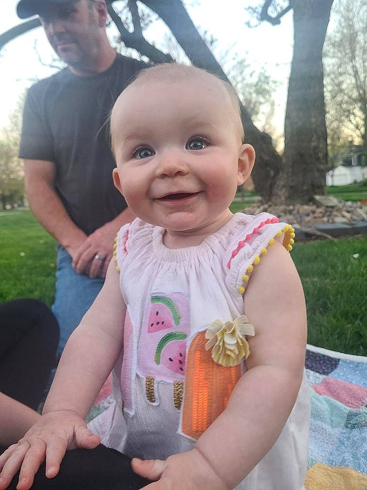 Addi is registered to the contest to win money with this photo: baby, baby_toddler_clothing, cool, face, facial_expression, finger, fun, gesture, grass, hairstyle, happy, headwear, joy, leaf, leisure, lip, person, pink, plant, product