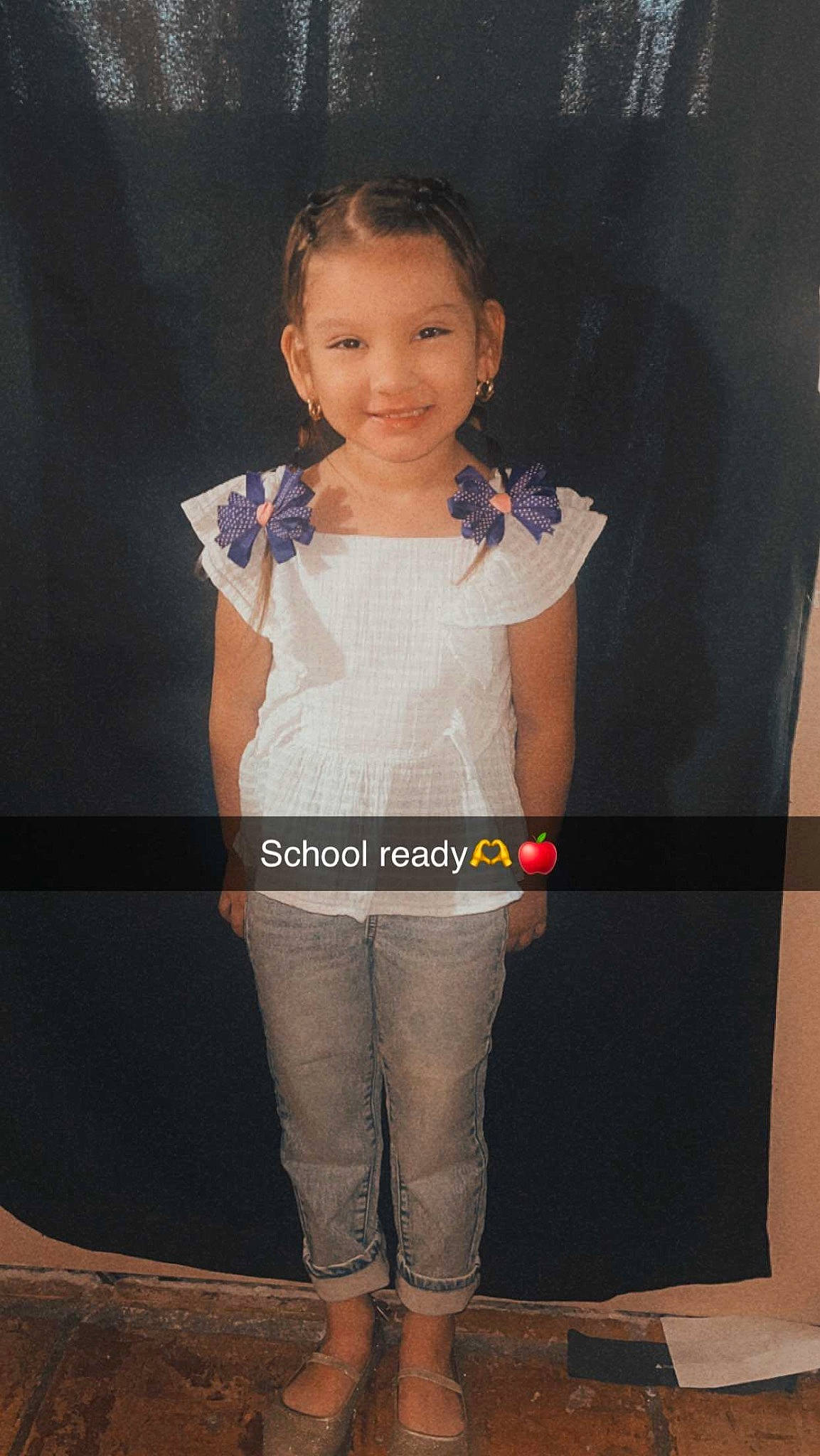 Jaiileigh is registered to the contest to win money with this photo: abdomen, arm, belt, denim, fashion_design, flash_photography, happy, human_body, human_leg, joy, knee, neck, person, shoulder, sleeve, smile, sportswear, t_shirt, thigh, toddler