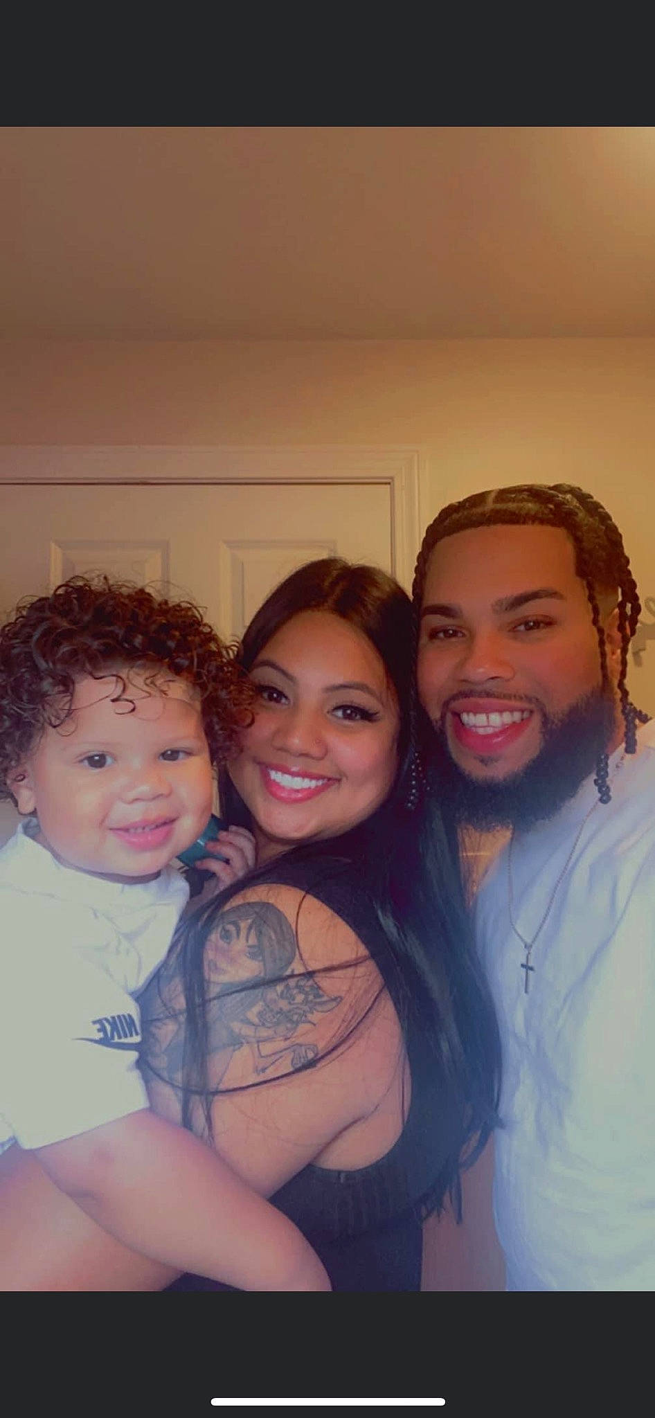 Xzavion is registered to the contest to win money with this photo: chin, eye, eyebrow, facial_expression, fashion, flash_photography, friendship, fun, hair, happy, human_body, interaction, iris, joy, lip, mouth, nose, person, shoulder, skin