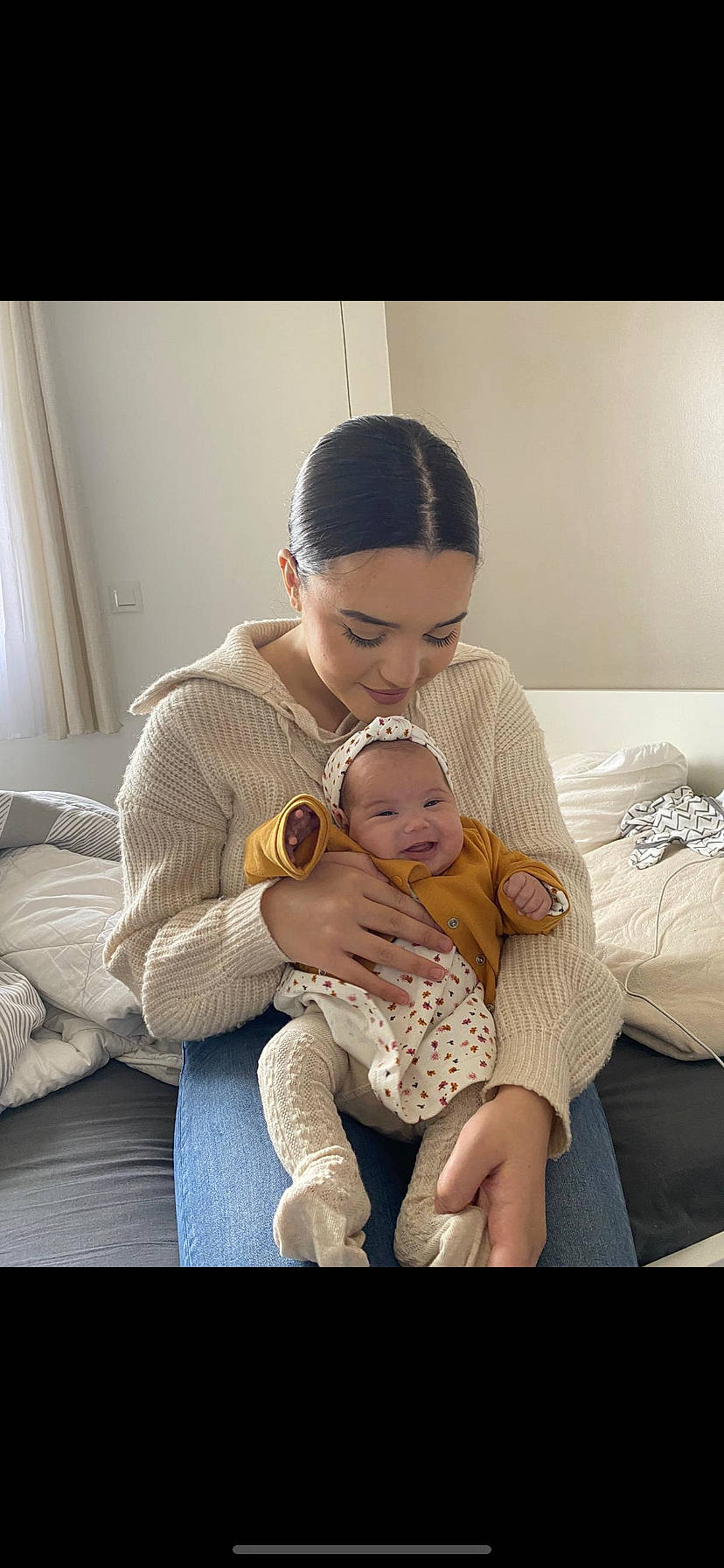 Anaya a rejoint le concours — aidez-le/la à gagner de superbes lots ! abdomen, baby, baby_toddler_clothing, cap, child, comfort, event, eyewear, fashion_accessory, gesture, hair_accessory, happy, hat, headband, headpiece, jewellery, person, skin, thigh, toddler