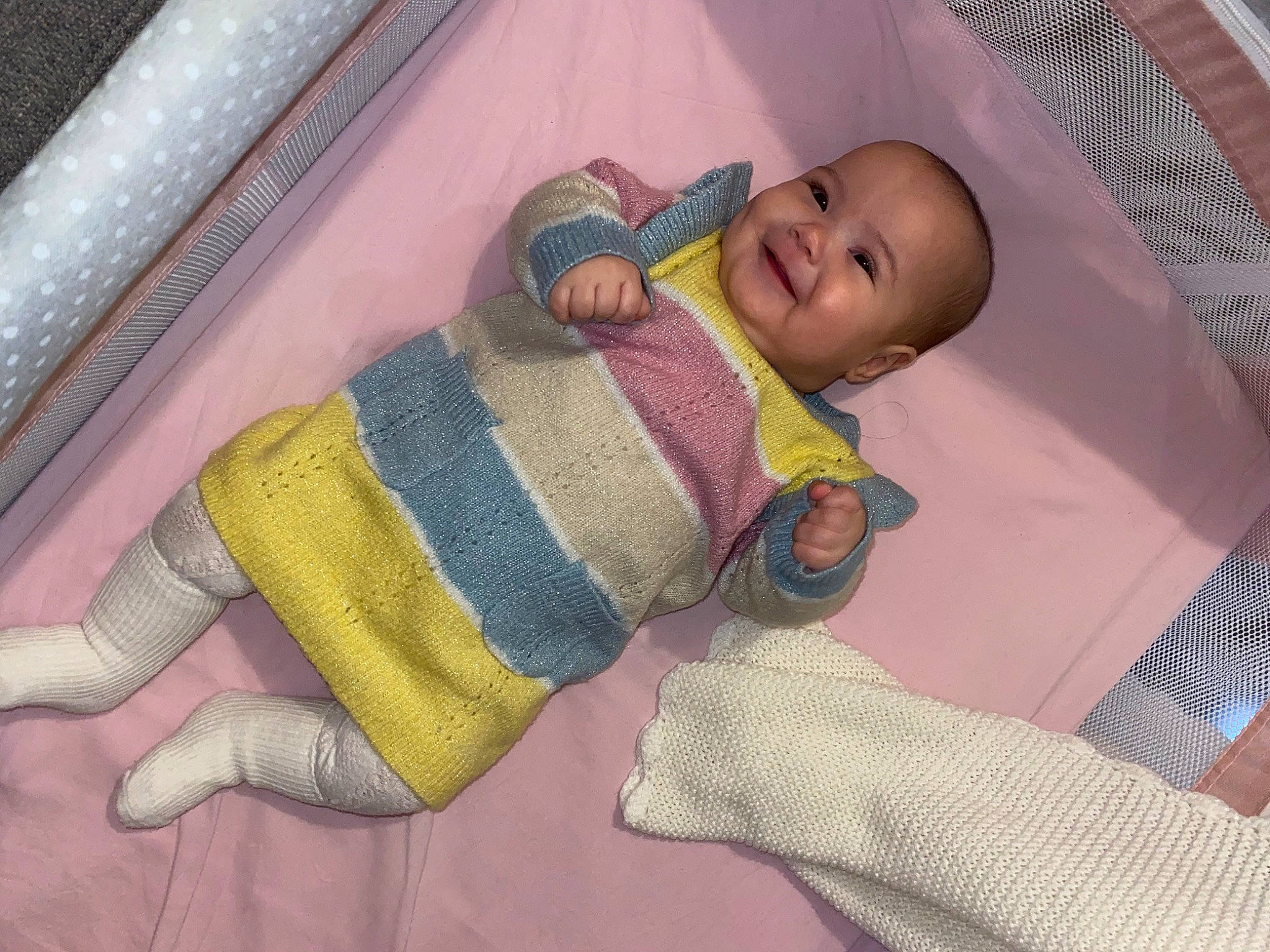 Anaya a rejoint le concours — aidez-le/la à gagner de superbes lots ! baby, baby_products, baby_safety, baby_toddler_clothing, cheek, child, comfort, eye, face, flooring, head, infant_bed, joy, linens, pattern, person, product, purple, smile, textile