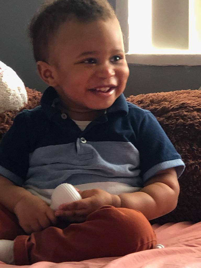 Jedidiah is registered to the contest to win money with this photo: arm, cheek, chin, comfort, eye, face, facial_expression, hair, hairstyle, hand, head, joint, joy, leg, mouth, muscle, nose, organ, person, shoulder