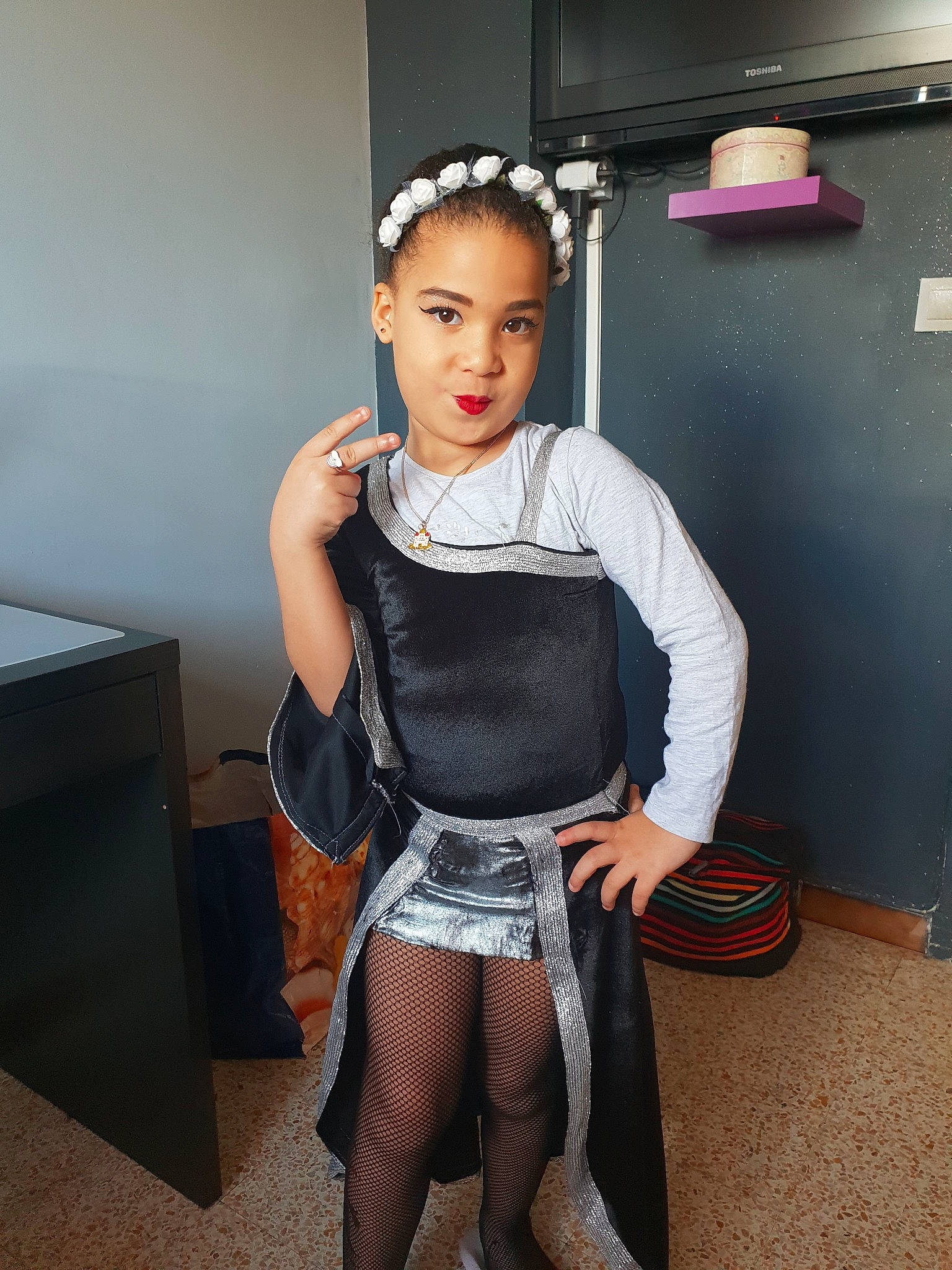 Malak a rejoint le concours — aidez-le/la à gagner de superbes lots ! black_hair, clothing, costume, fashion, fashion_accessory, fashion_design, lady, leg, person, stocking, thigh, tights, waist