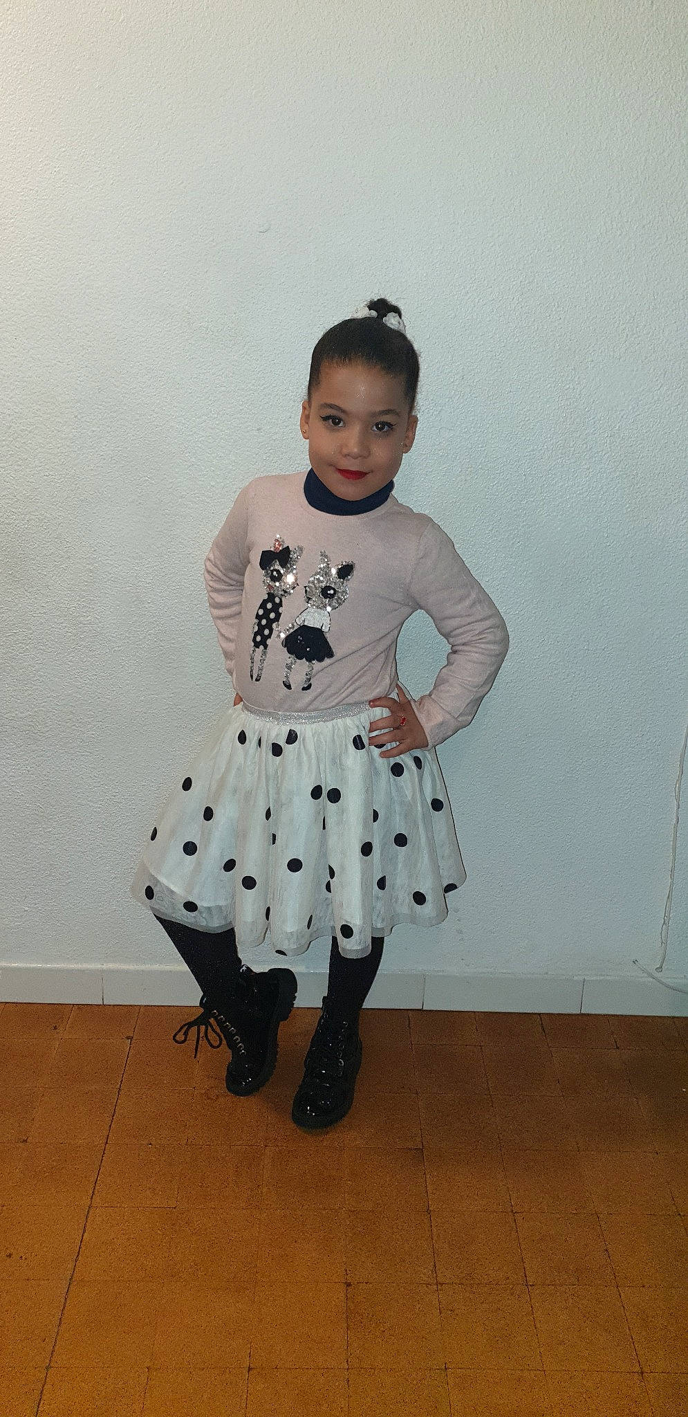 Malak a rejoint le concours — aidez-le/la à gagner de superbes lots ! child, clothing, costume, design, footwear, non_sporting_group, pattern, person, polka_dot, shoe, toddler, white