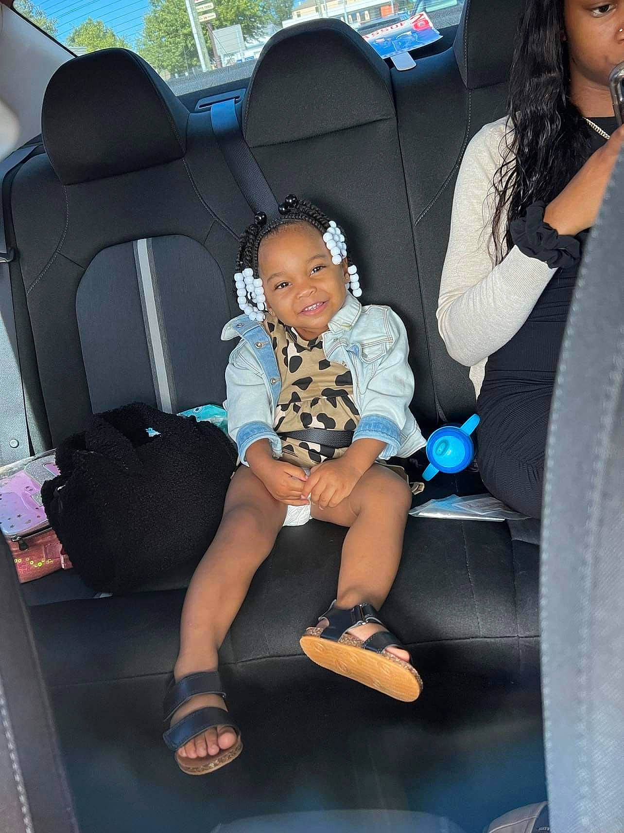 Jream is registered to the contest to win money with this photo: automotive_design, automotive_exterior, bag, car_seat, car_seat_cover, comfort, electric_blue, head_restraint, joy, knee, leisure, luggage_and_bags, mode_of_transport, motor_vehicle, person, shoe, shorts, sneakers, thigh, toddler