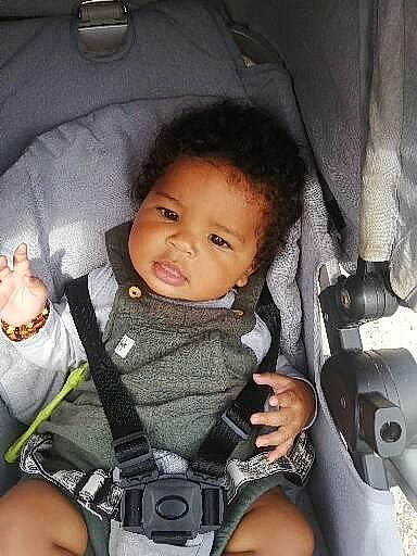 Payton a rejoint le concours — aidez-le/la à gagner de superbes lots ! arm, baby, baby_carriage, black_hair, chair, cheek, chin, comfort, cool, eye, eyebrow, finger, flash_photography, hand, iris, mouth, person, product, seat_belt, skin