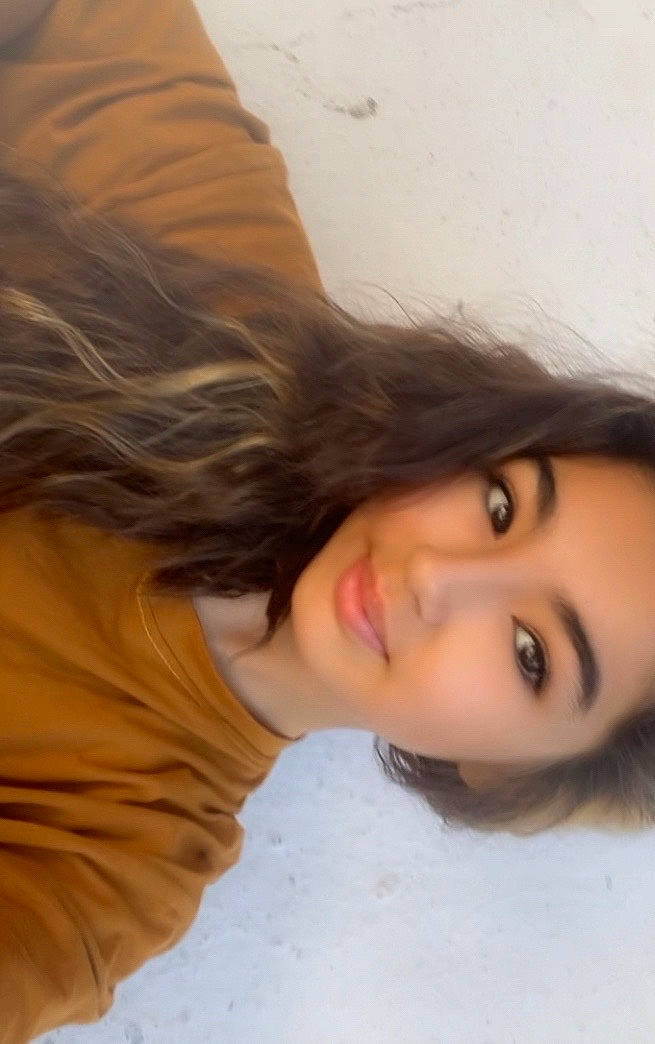 Ilayda a rejoint le concours — aidez-le/la à gagner de superbes lots ! black_hair, blond, brown_hair, cheek, comfort, eyebrow, eyelash, flash_photography, forehead, fur, gesture, happy, jaw, joy, lip, long_hair, nose, person, skin, snow