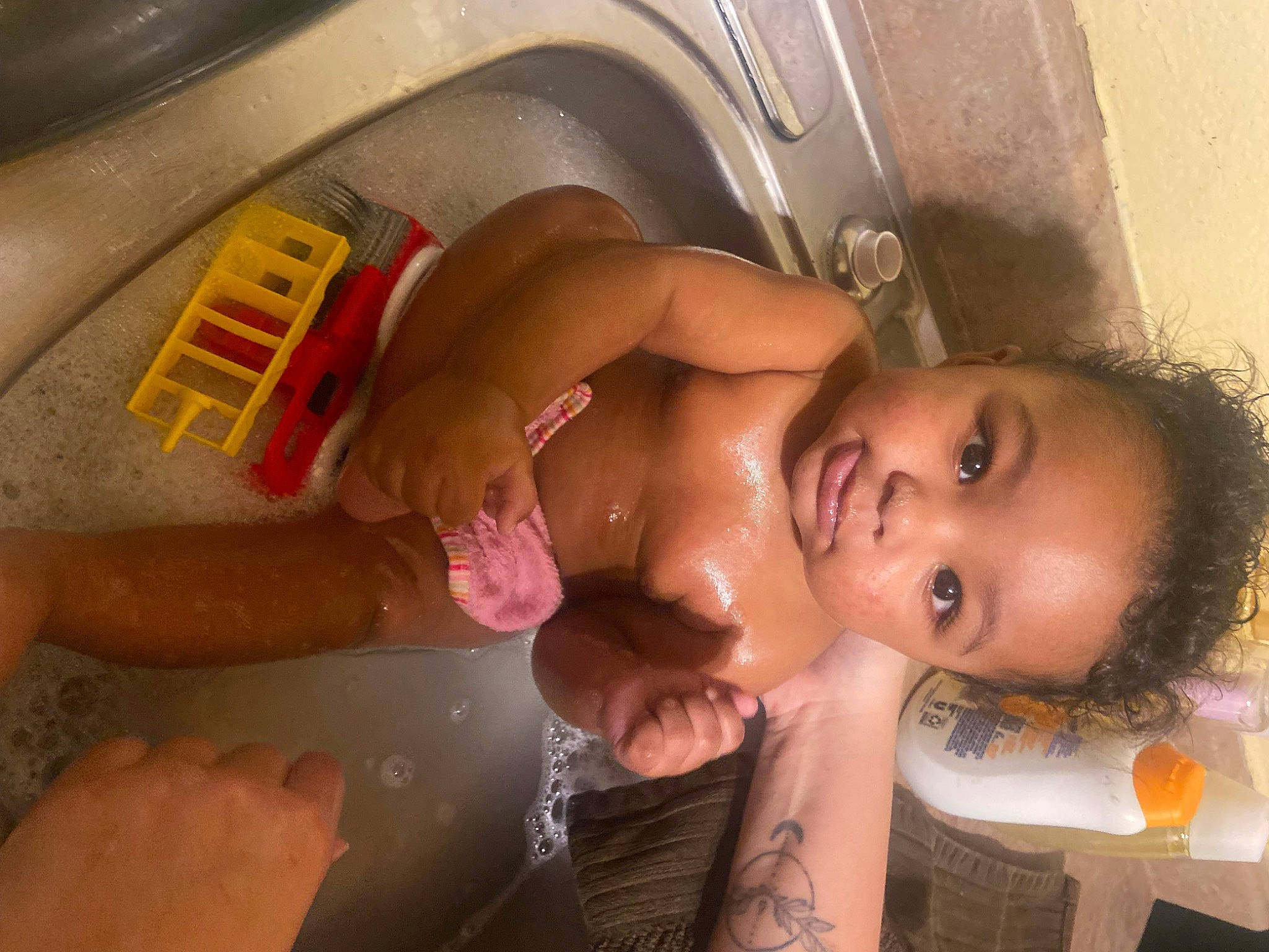 Armonie is registered to the contest to win money with this photo: abdomen, arm, bathing, chest, child, ear, eyelash, finger, hand, happy, human_body, jaw, joint, leg, lip, mouth, nose, person, skin, toddler