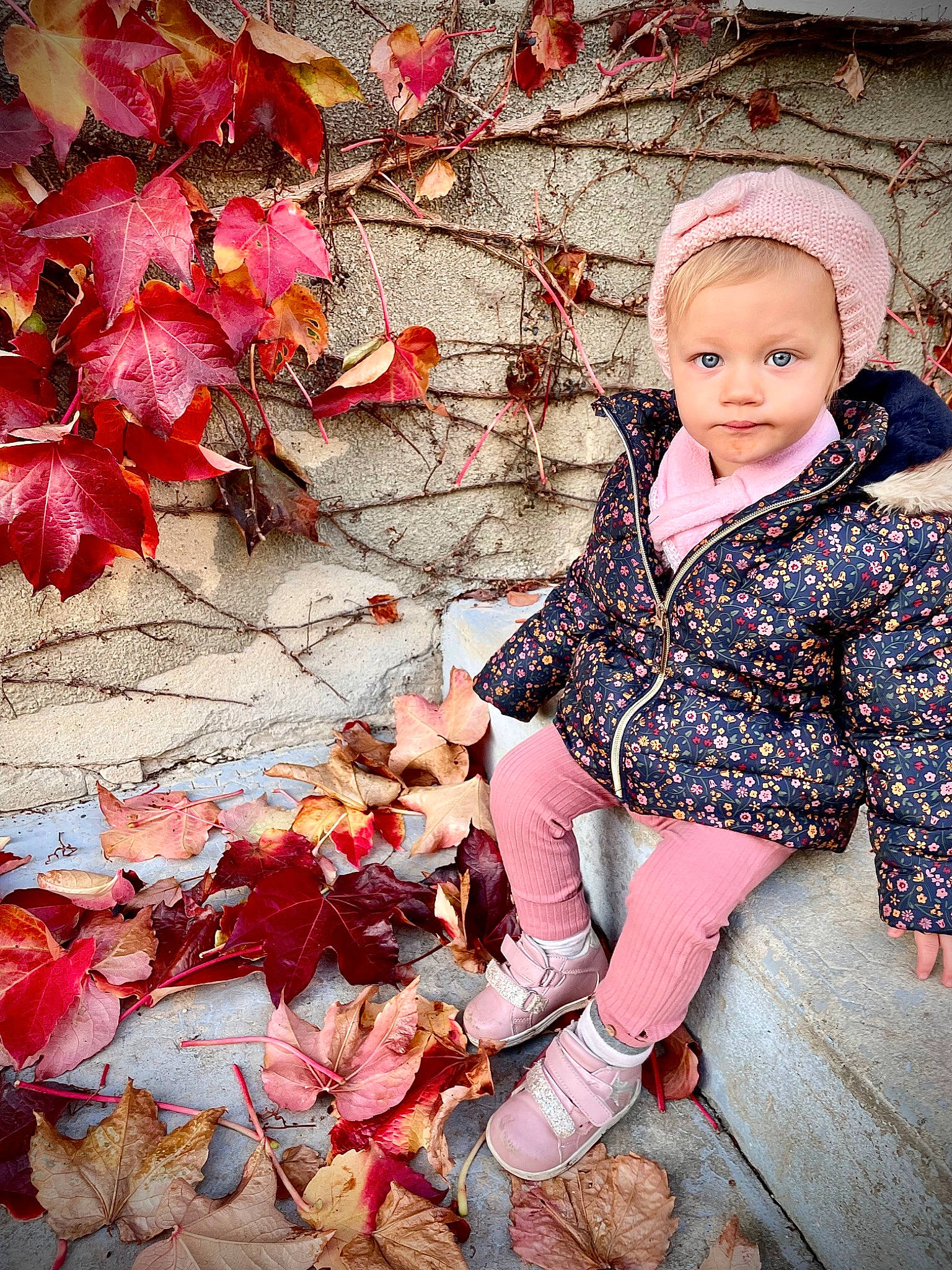 Julia participe au concours pour gagner de l'argent avec cette photo : beauty, boot, branch, cap, deciduous, flowering_plant, fur, happy, jewellery, pattern, people_in_nature, person, petal, plant, red, spring, street_fashion, tints_and_shades, tree, twig