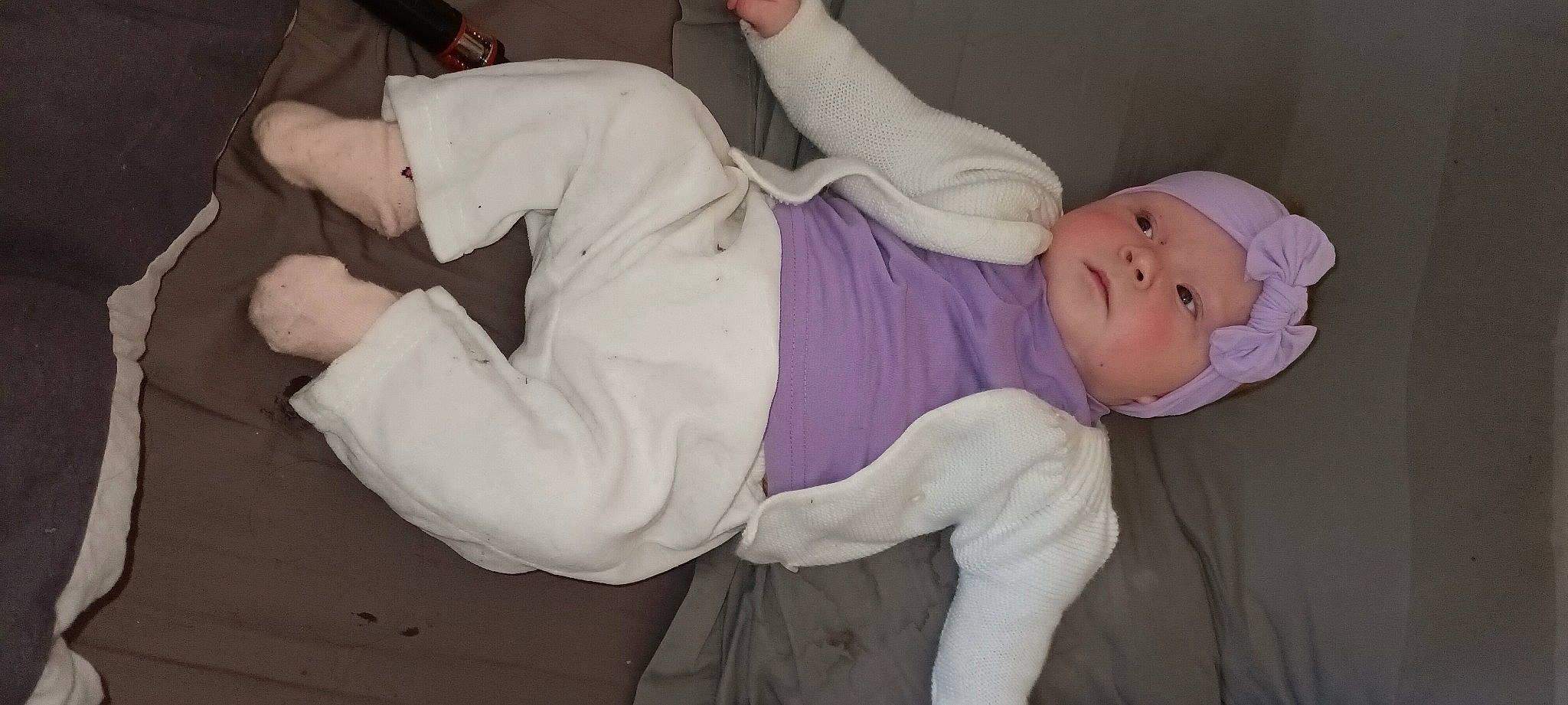 Emma a rejoint le concours — aidez-le/la à gagner de superbes lots ! arm, baby, baby_toddler_clothing, chest, child, comfort, dobok, elbow, event, fun, gesture, headwear, karate, knee, martial_arts, martial_arts_uniform, person, sleeve, sock, sportswear