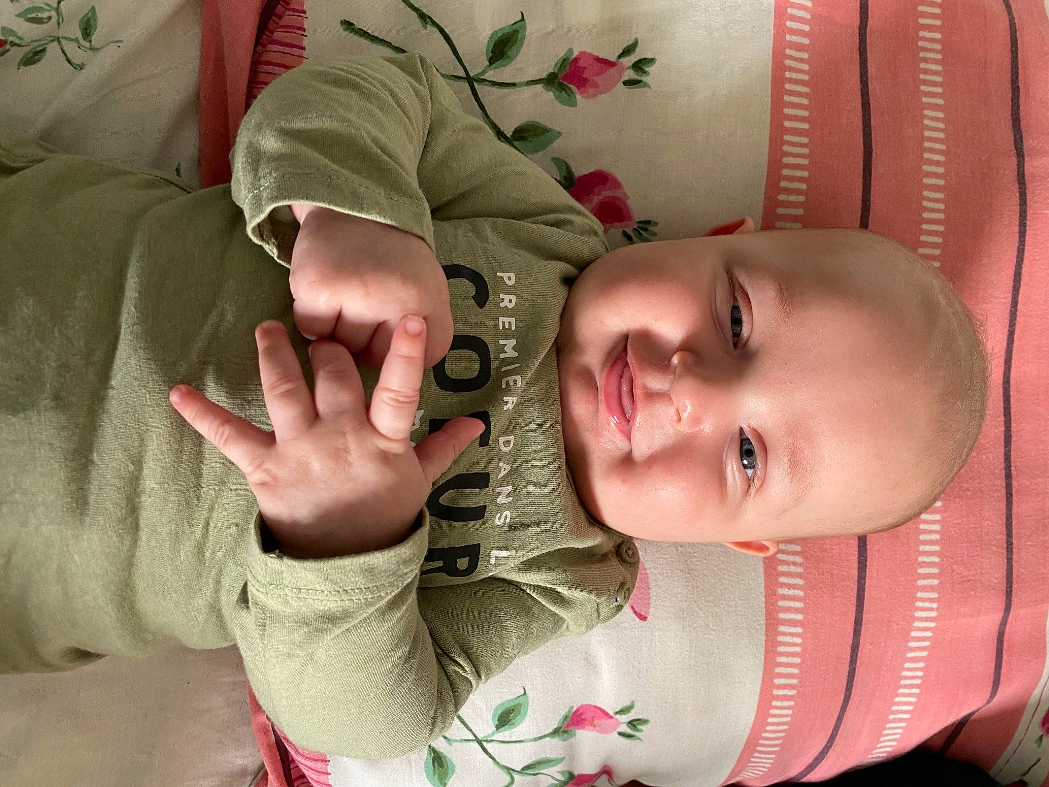 Titouan a rejoint le concours — aidez-le/la à gagner de superbes lots ! baby, cheek, comfort, ear, eye, eyelash, face, finger, gesture, hand, head, human_body, lip, mouth, neck, nose, person, skin, sleeve, smile