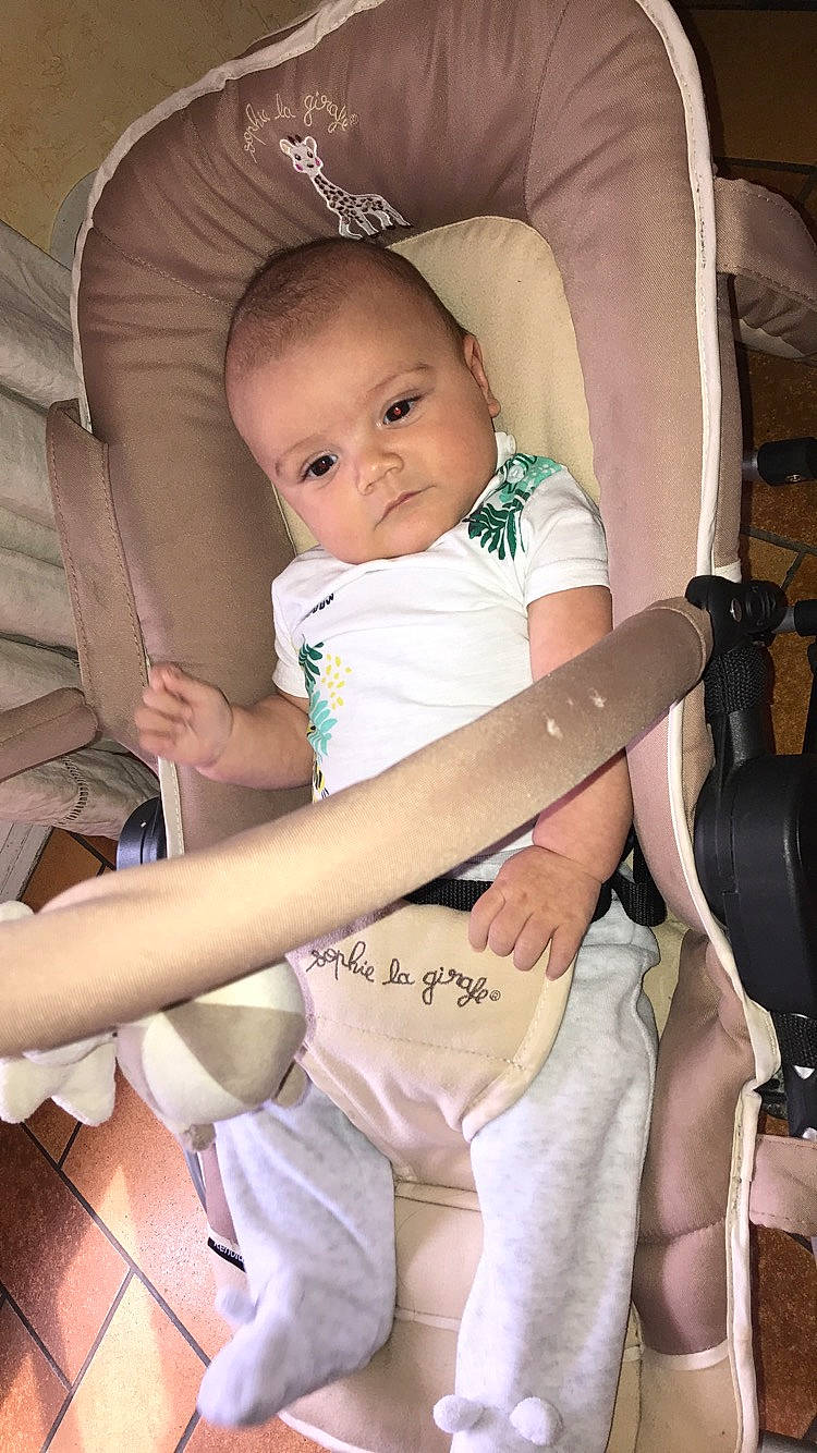 Myronn participe au concours pour gagner de l'argent avec cette photo : baby, baby_carriage, baby_products, baby_safety, car_seat, child, person, product, toddler