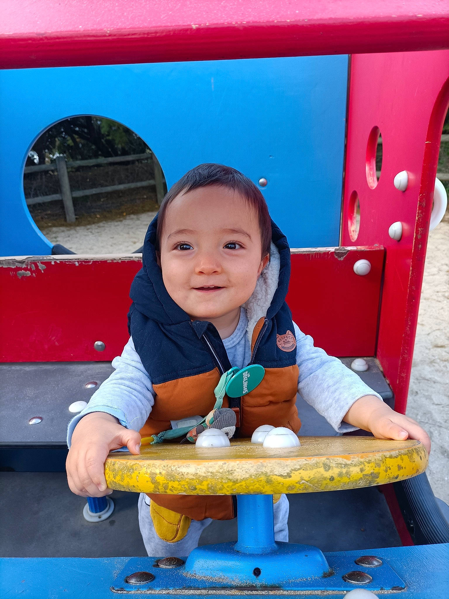 Ange participe au concours pour gagner de l'argent avec cette photo : baby_toddler_clothing, child, facial_expression, fun, happy, human_body, joy, leisure, mode_of_transport, motor_vehicle, organ, person, photograph, playground, recreation, red, skin, smile, snapshot, toddler