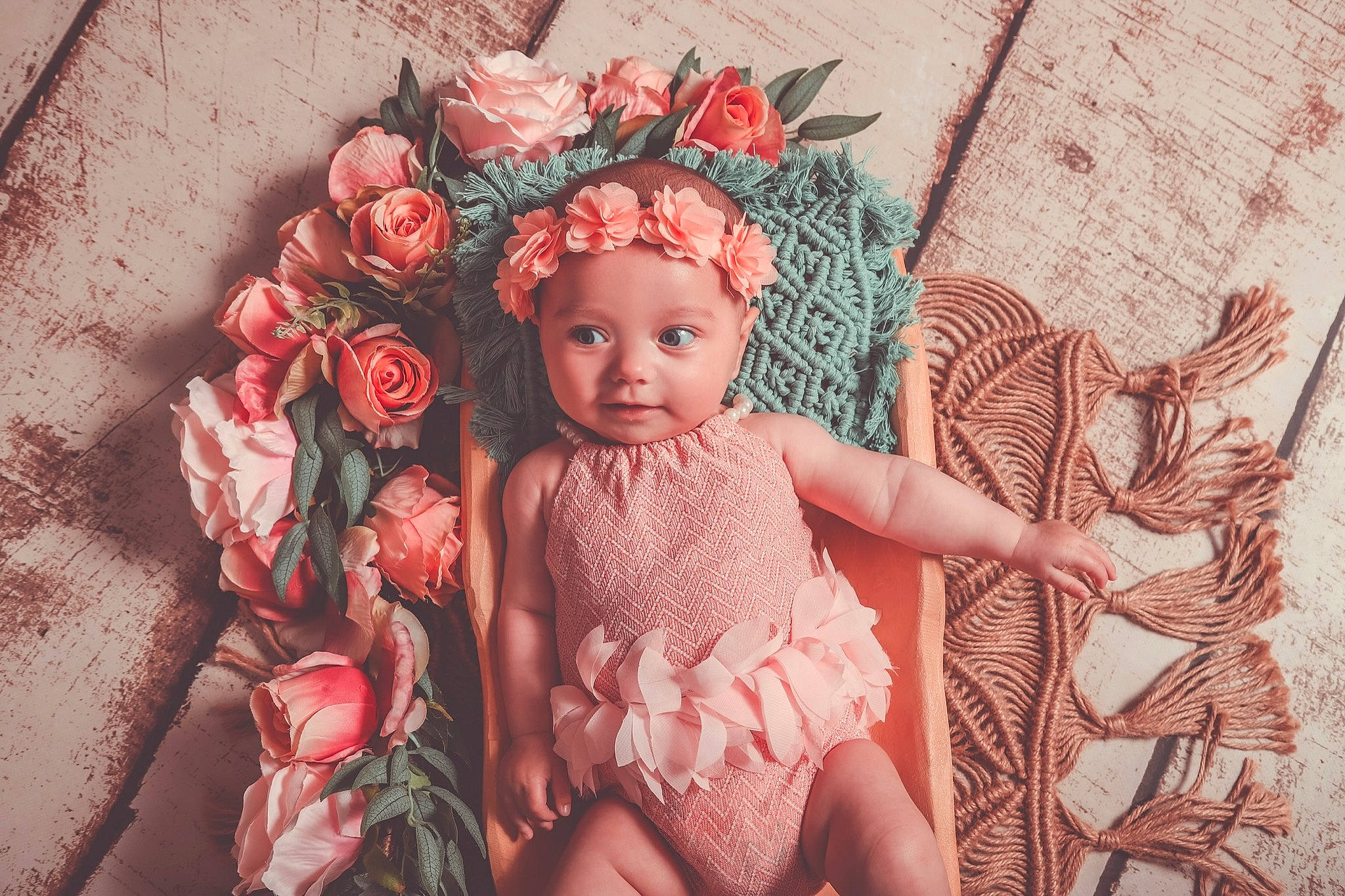 Ambre a rejoint le concours — aidez-le/la à gagner de superbes lots ! baby, baby_toddler_clothing, costume_hat, flower, head, headband, headpiece, headwear, human_body, jewellery, magenta, pattern, peach, person, petal, pink, plant, rose, skin, textile