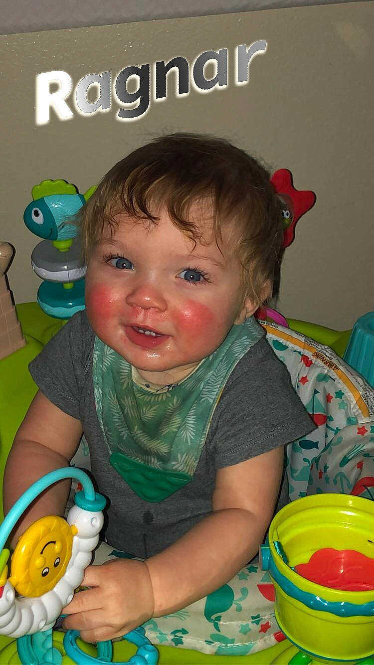 Ragnar is registered to the contest to win money with this photo: baby, baby_playing_with_toys, baby_products, baby_toddler_clothing, blue, cheek, child, facial_expression, fun, green, happy, organ, person, plastic, play, product, sitting, skin, snapshot, toddler