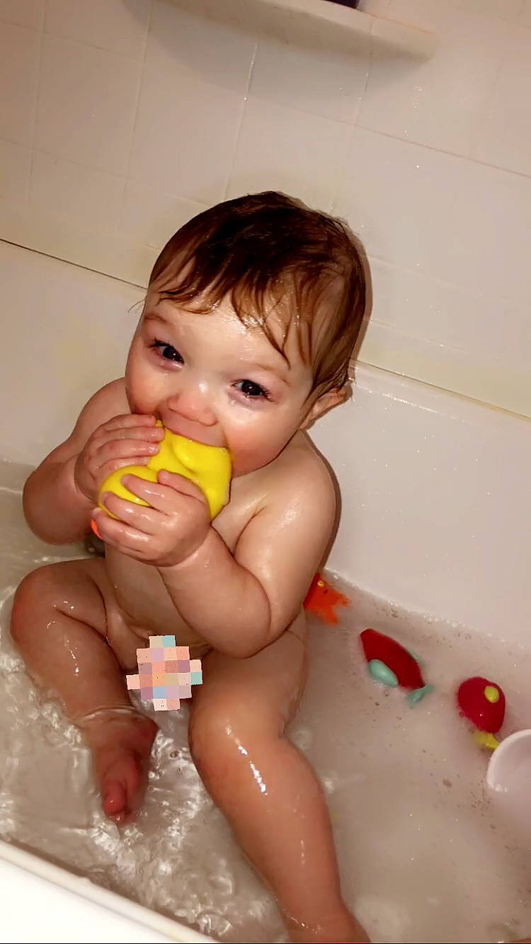 Ragnar is registered to the contest to win money with this photo: arm, baby_bathing, bath_toy, bathing, bathroom, bathtub, cheek, eye, face, fluid, hair, hand, human_body, mouth, neck, nose, person, plumbing_fixture, skin, toy