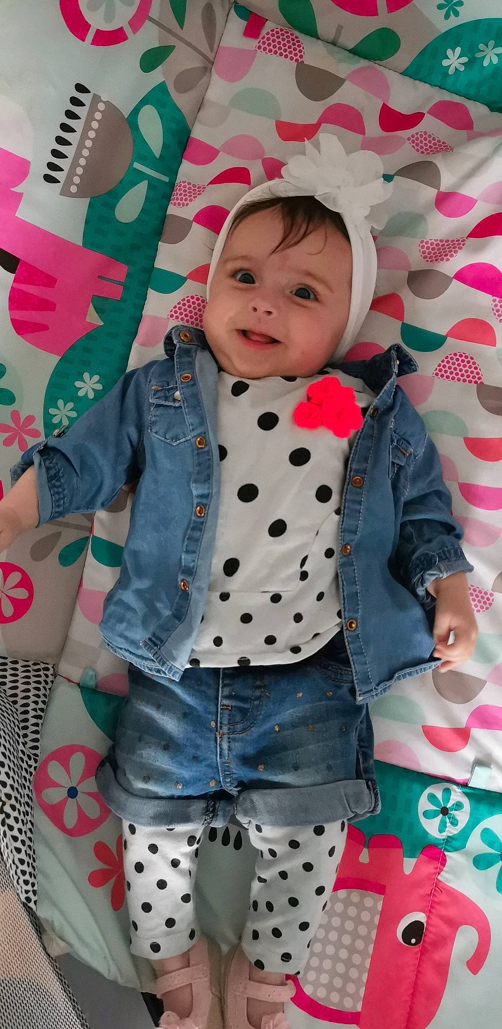 Lynna a rejoint le concours — aidez-le/la à gagner de superbes lots ! baby, baby_toddler_clothing, cheek, child, denim, design, jeans, outerwear, pattern, person, pink, polka_dot, product, sleeve, textile, toddler