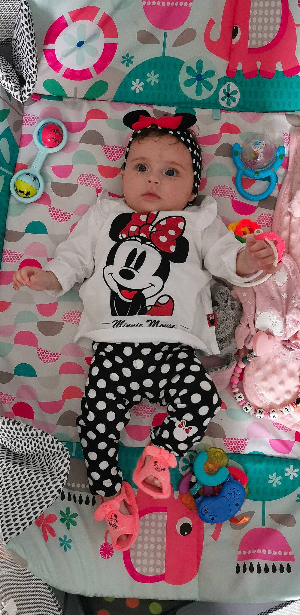 Lynna a rejoint le concours — aidez-le/la à gagner de superbes lots ! baby, baby_toddler_clothing, child, linens, pajamas, pattern, person, pink, polka_dot, product, textile, toddler