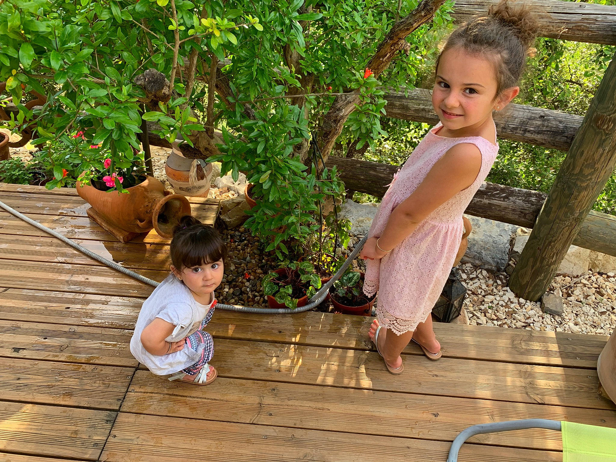 Lyvia a rejoint le concours — aidez-le/la à gagner de superbes lots ! adaptation, child, fun, happy, joy, leisure, people, person, plant, play, sitting, smile, summer, toddler, tree, vacation