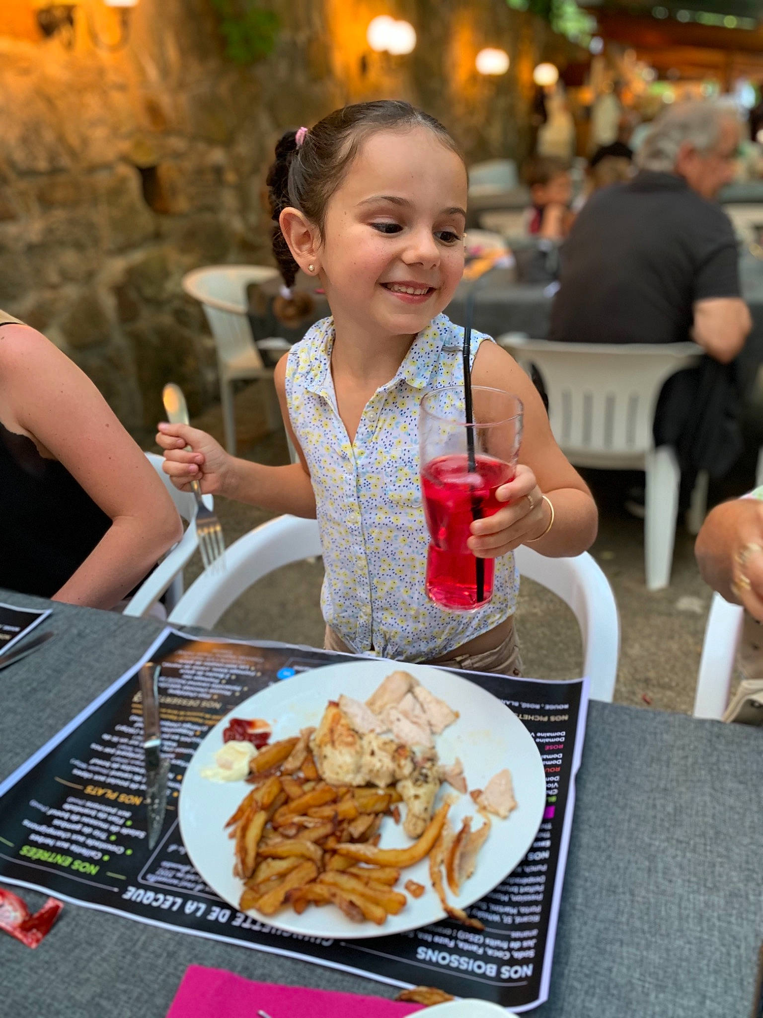 Kellya participe au concours pour gagner de l'argent avec cette photo : breakfast, brunch, canadian_cuisine, child, comfort_food, cuisine, dish, eating, fast_food, food, fried_food, ingredient, joy, junk_food, meal, person, restaurant, side_dish, vacation