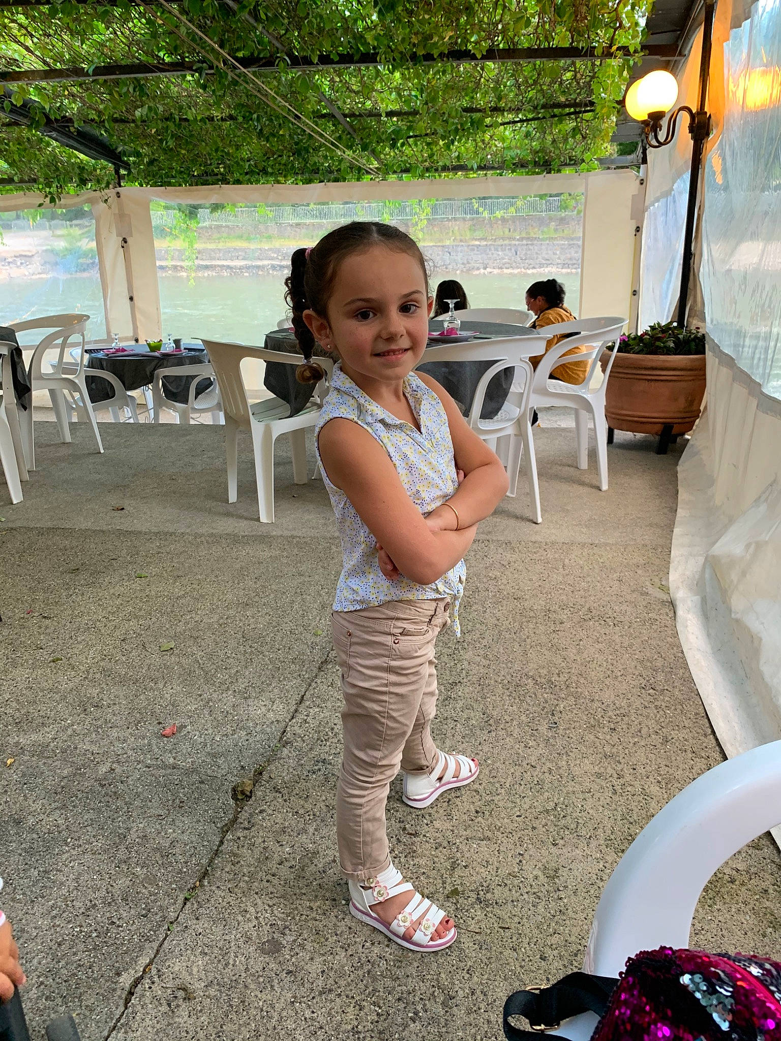 Kellya participe au concours pour gagner de l'argent avec cette photo : child, fun, happy, joy, leisure, party, person, recreation, smile, summer, toddler, tree, vacation