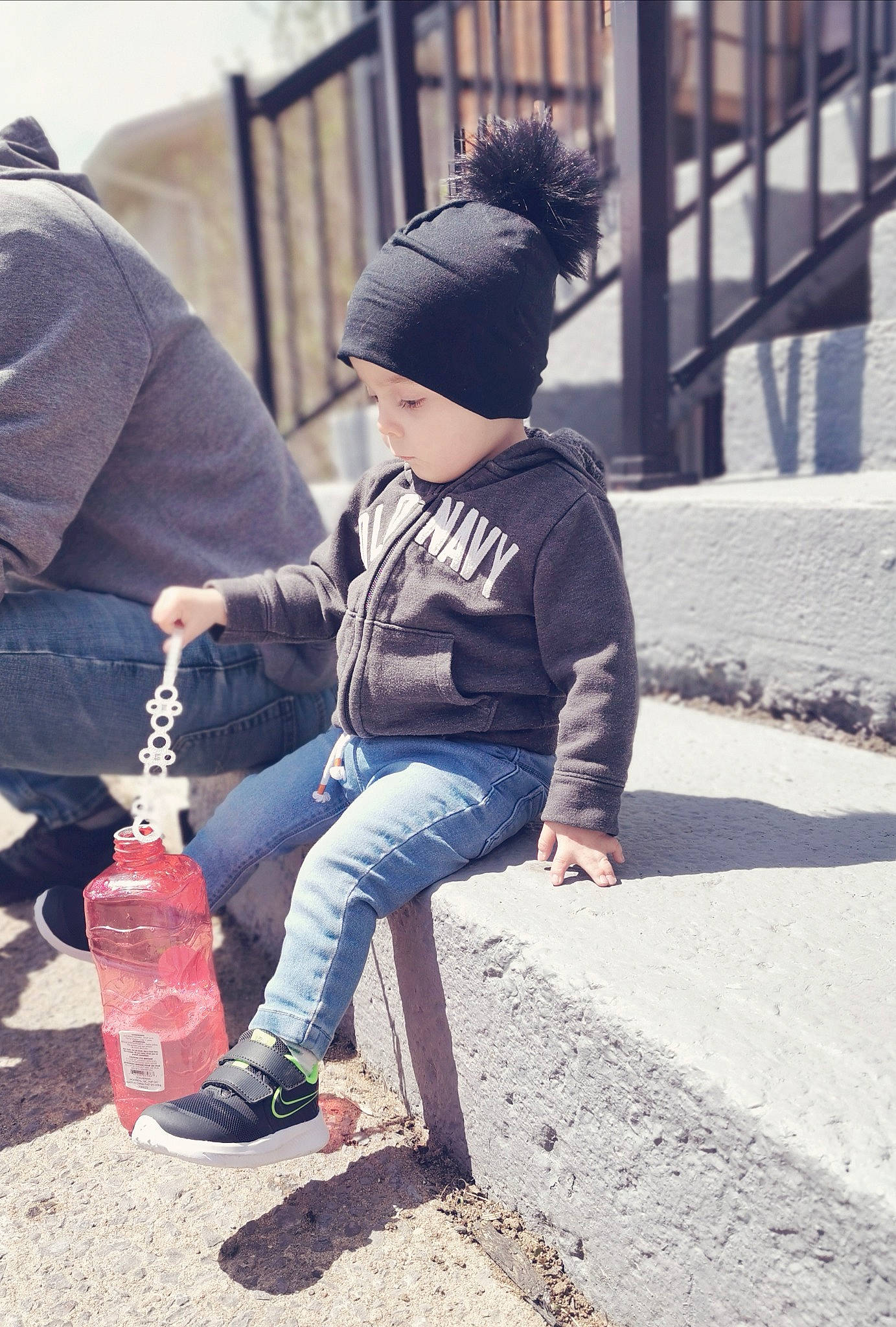 Aiden participe au concours pour gagner de l'argent avec cette photo : beanie, cap, child, cool, denim, fashion, footwear, headgear, headwear, jeans, joint, leg, outerwear, person, photography, shoe, shoulder, sitting, snapshot, street_fashion