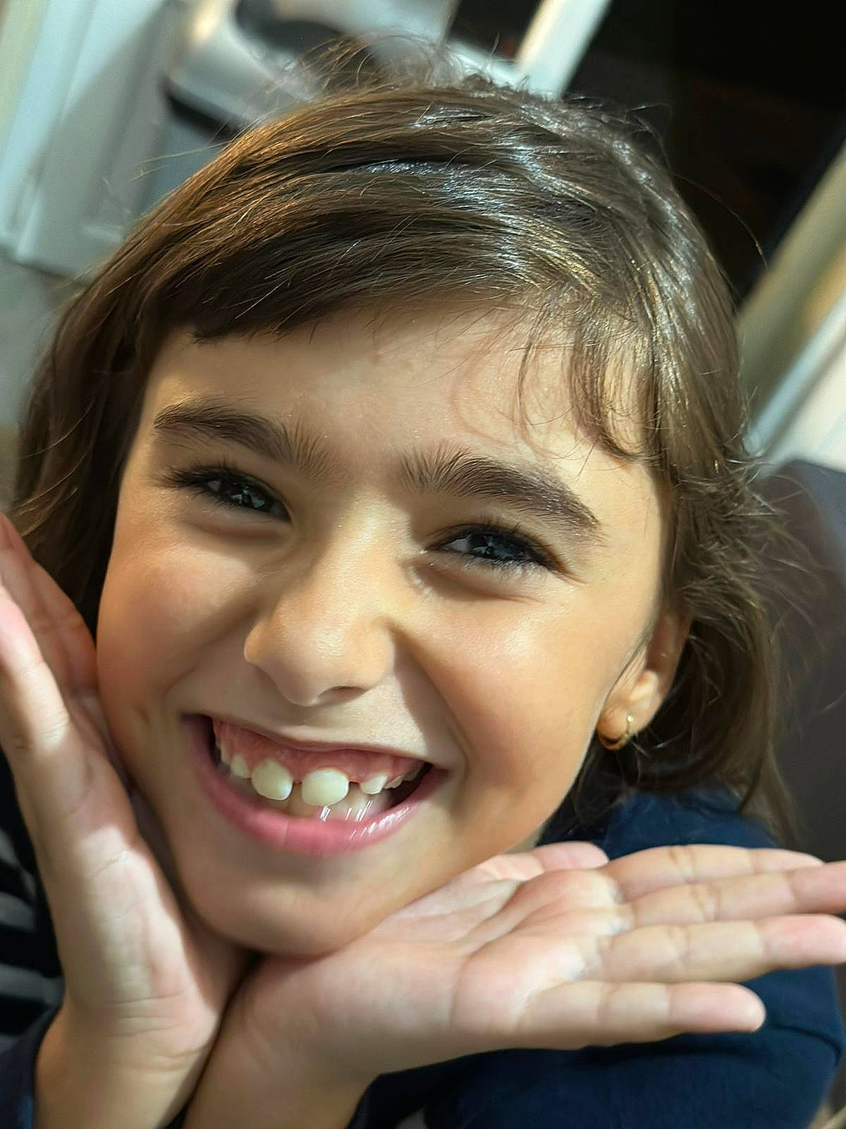 Cassandra a rejoint le concours — aidez-le/la à gagner de superbes lots ! cheek, chin, cool, eye, eyebrow, eyelash, facial_expression, finger, flash_photography, forehead, gesture, happy, iris, jaw, joy, lip, mouth, nose, person, skin