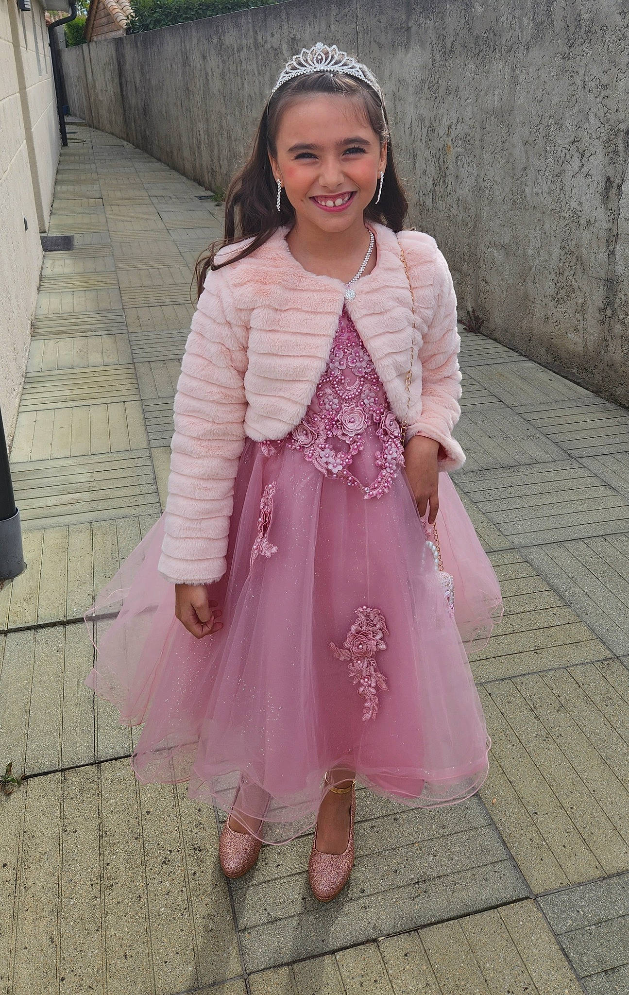 Cassandra participe au concours pour gagner de l'argent avec cette photo : baby_toddler_clothing, child, day_dress, dress, embellishment, event, face, fashion_design, happy, human_leg, joy, magenta, pattern, person, pink, purple, skin, sleeve, smile, textile