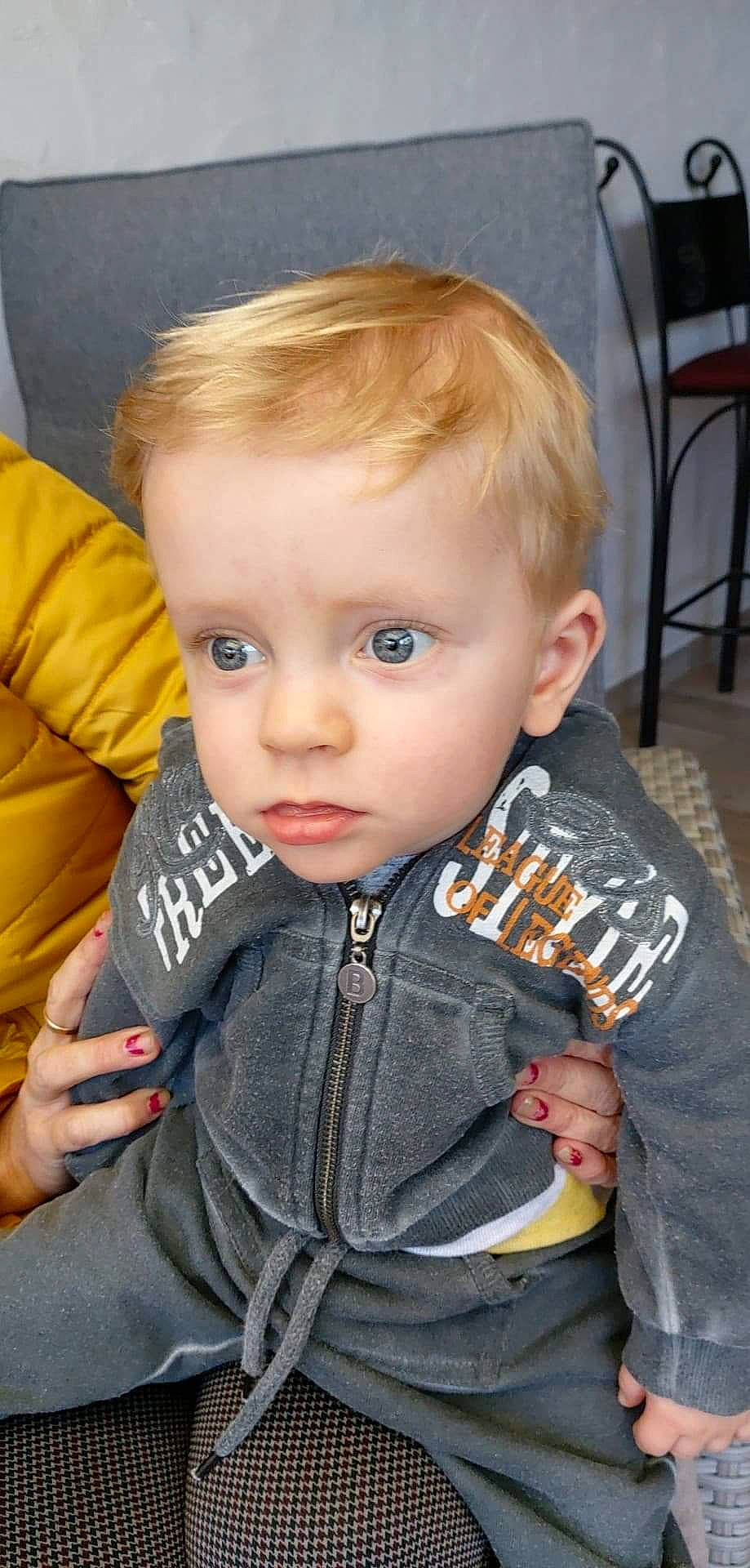 Hayden participe au concours pour gagner de l'argent avec cette photo : baby, blond, brown_hair, cheek, child, chin, ear, eye, face, forehead, hair, hairstyle, head, iris, lip, person, skin, toddler