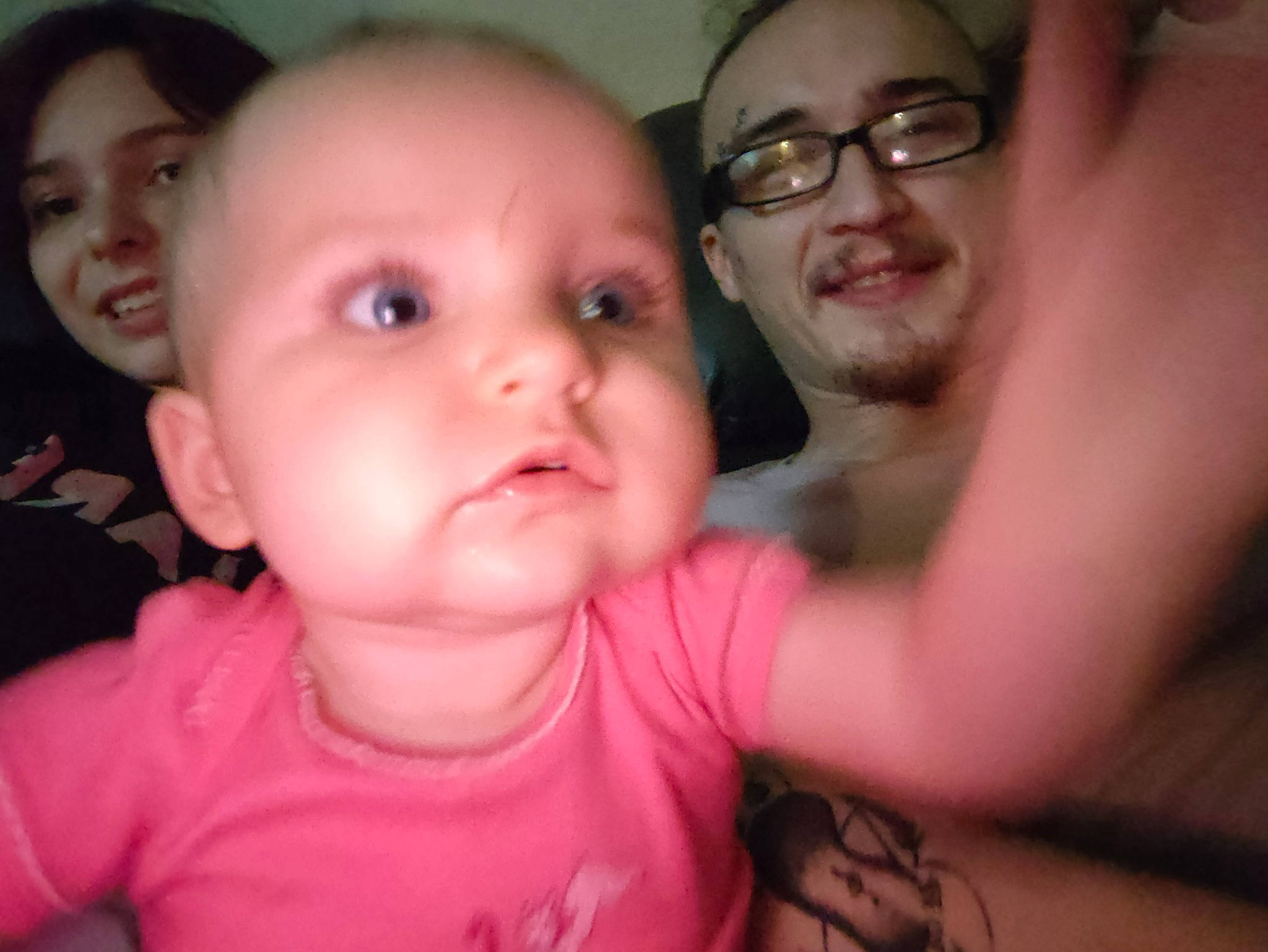 Charlotte participe au concours pour gagner de l'argent avec cette photo : cheek, chin, ear, eye, eyebrow, eyelash, forehead, glasses, hand, head, human_body, jaw, joy, lip, mouth, muscle, nose, organ, person, skin