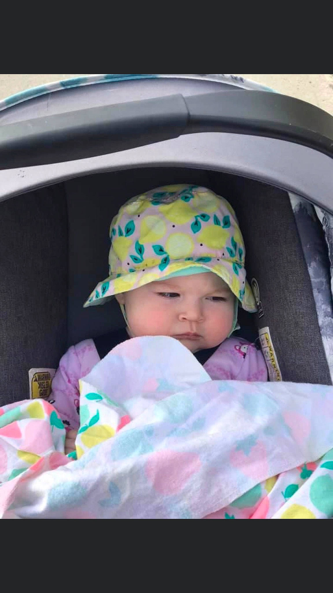Lya Blue participe au concours pour gagner de l'argent avec cette photo : automotive_design, automotive_exterior, baby, baby_carriage, baby_products, baby_toddler_clothing, cap, car, car_seat, clothing, comfort, fun, happy, headgear, headwear, helmet, motor_vehicle, person, personal_protective_equipment, toddler