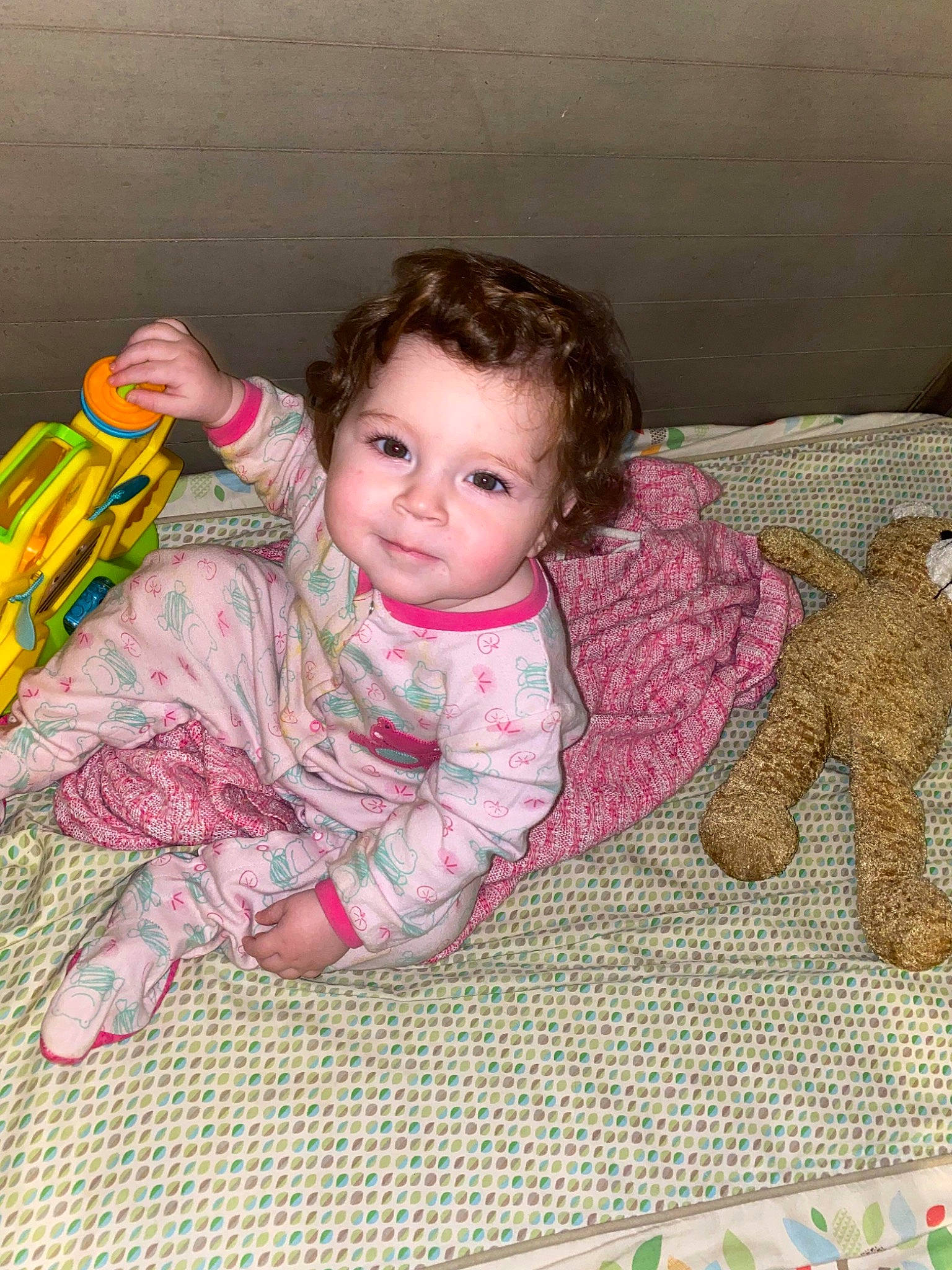 Lya Blue a rejoint le concours — aidez-le/la à gagner de superbes lots ! baby, baby_toddler_clothing, beauty, cheek, child, comfort, eye, facial_expression, floor, flooring, fun, head, iris, nose, person, pink, skin, sleeve, textile, toddler