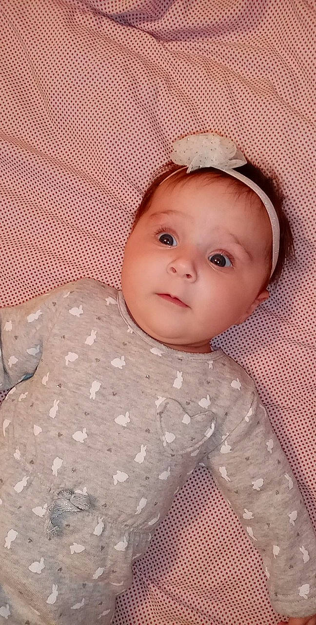 Rose a rejoint le concours — aidez-le/la à gagner de superbes lots ! baby, beauty, cheek, child, eye, face, head, headgear, pattern, person, pink, product, skin, smile, toddler