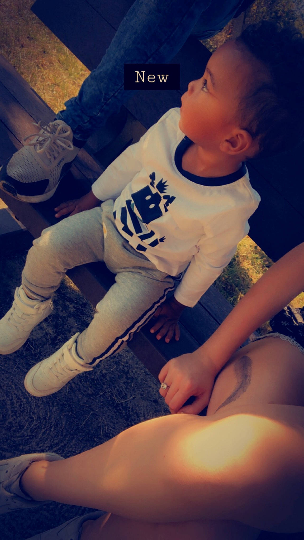Mayron participe au concours pour gagner de l'argent avec cette photo : baby_toddler_clothing, comfort, cool, elbow, electric_blue, finger, flash_photography, flooring, happy, knee, leg, person, shoe, shorts, sleeve, snapshot, sportswear, t_shirt, thigh, toddler
