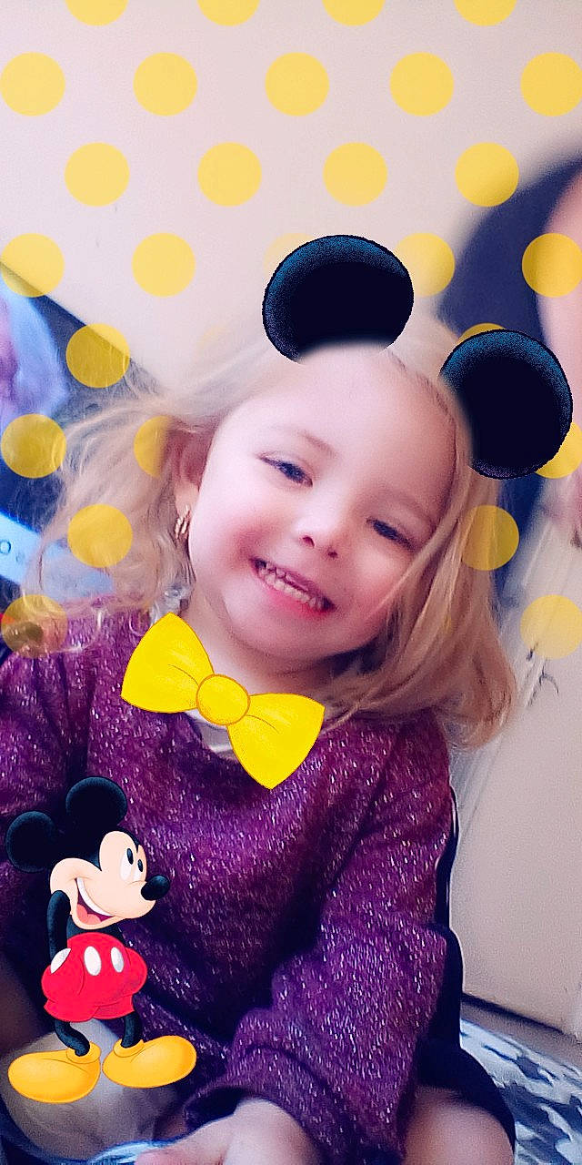 Talyana a rejoint le concours — aidez-le/la à gagner de superbes lots ! beauty, cheek, child, eye, facial_expression, fun, girl, hair_accessory, happiness, human_hair_color, infant, iris, joy, organ, person, product, purple, skin, smile, toddler