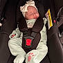 Mia participe au concours pour gagner de l'argent avec cette photo : baby, infant, sleeping, car_seat, harness, seatbelt, headband, bow, onesie, footie_pajamas, paw_print, buckle, infant_carrier, cozy, closed_eyes, newborn, cute, soft_lighting, safety_label, portrait