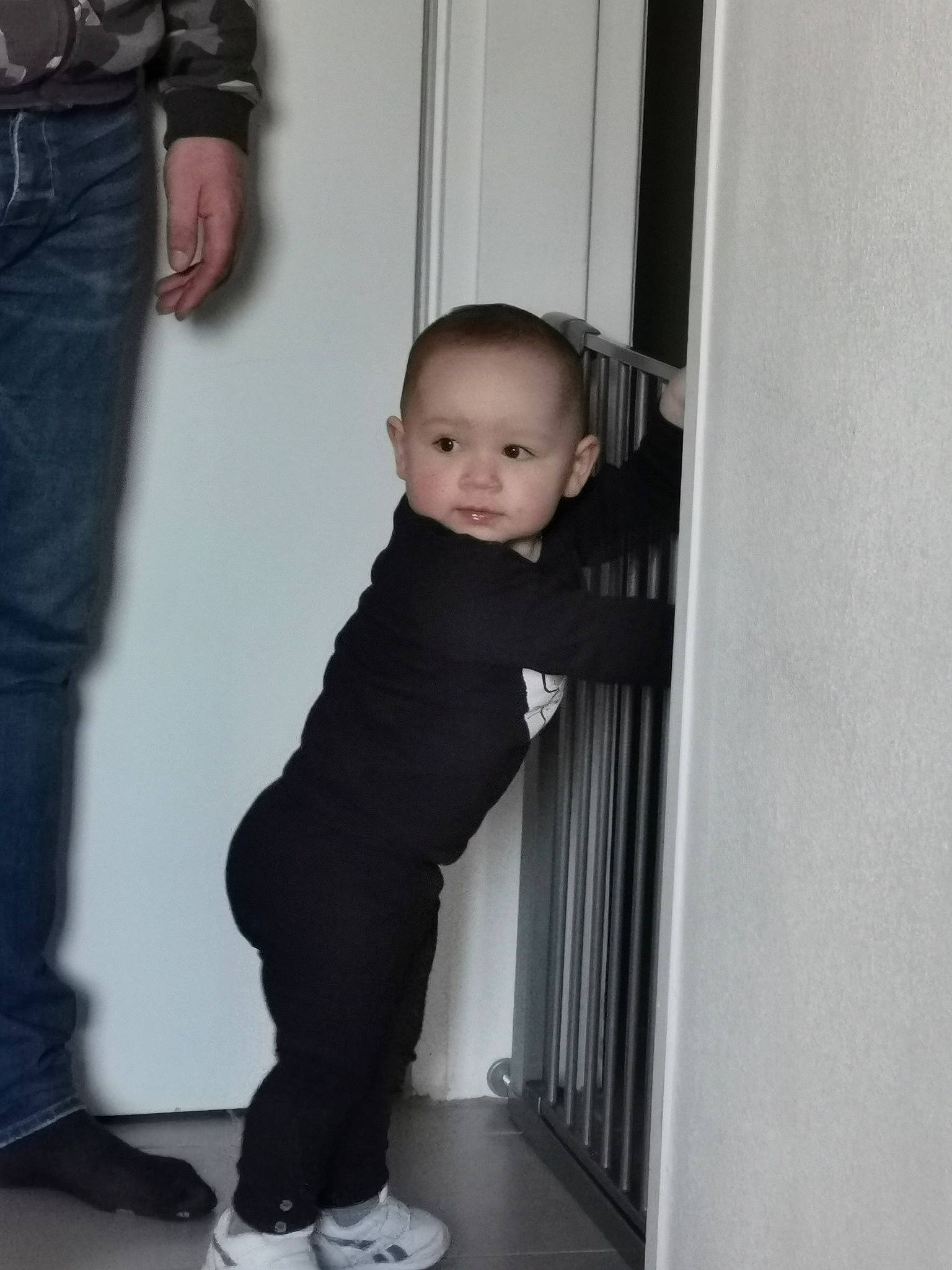 Nina a rejoint le concours — aidez-le/la à gagner de superbes lots ! baby, child, person, photography, product, shoe, smile, standing, toddler