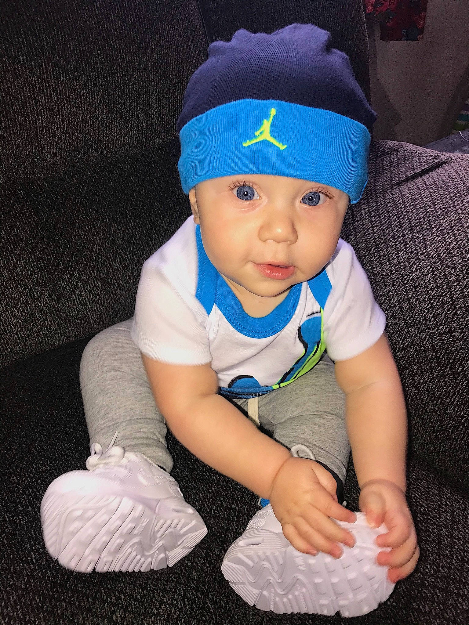 Carmelo is registered to the contest to win money with this photo: baby, baby_toddler_clothing, beanie, blue, bonnet, child, child_model, costume, costume_accessory, costume_hat, couch, headgear, headwear, nose, overall, person, sock, toddler, wool