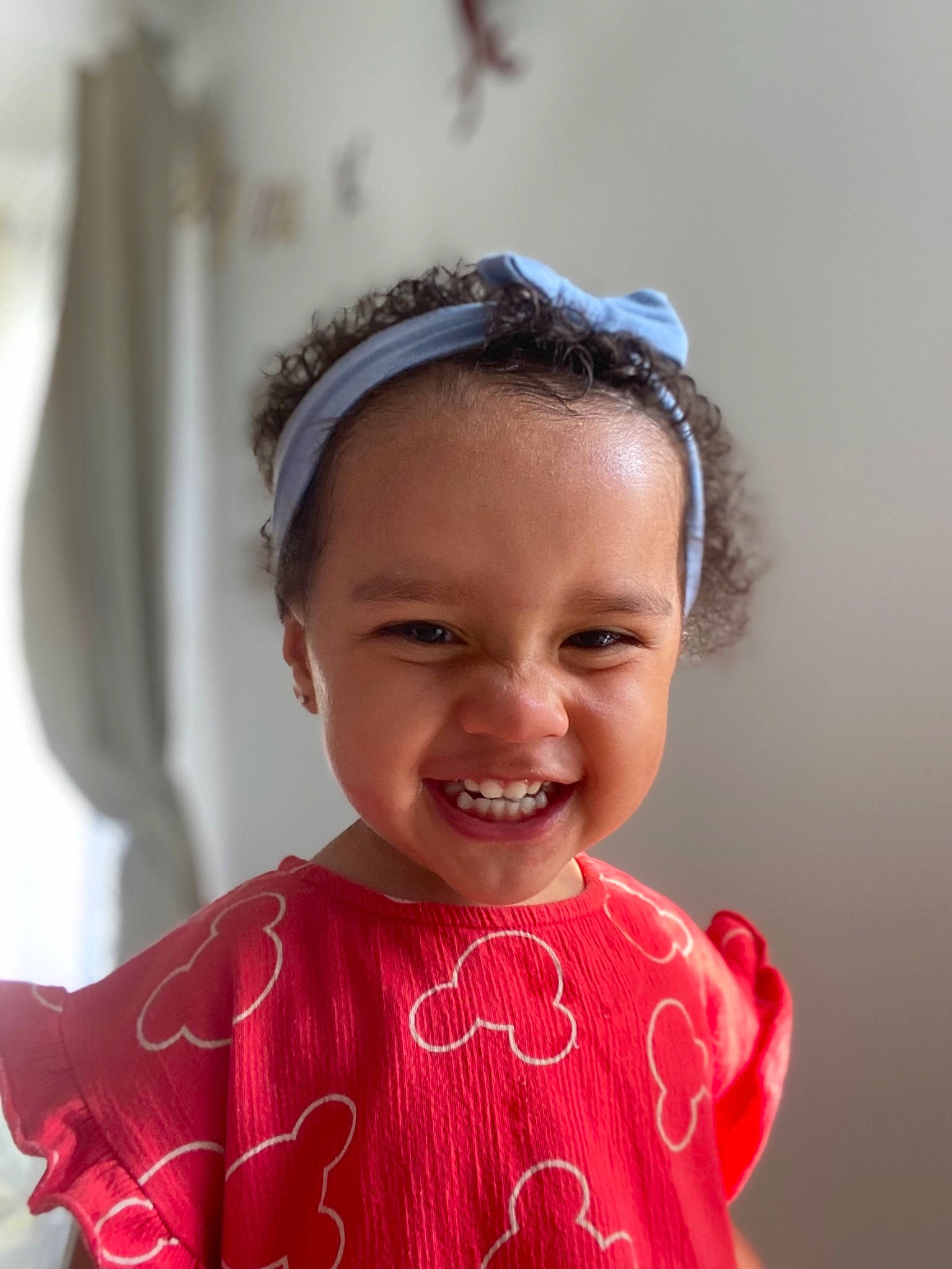 Yliana participe au concours pour gagner de l'argent avec cette photo : baby_toddler_clothing, child, dress, embellishment, eye, eyelash, fun, hair, happy, head, headgear, iris, jewellery, joy, lip, neck, person, pink, sleeve, smile