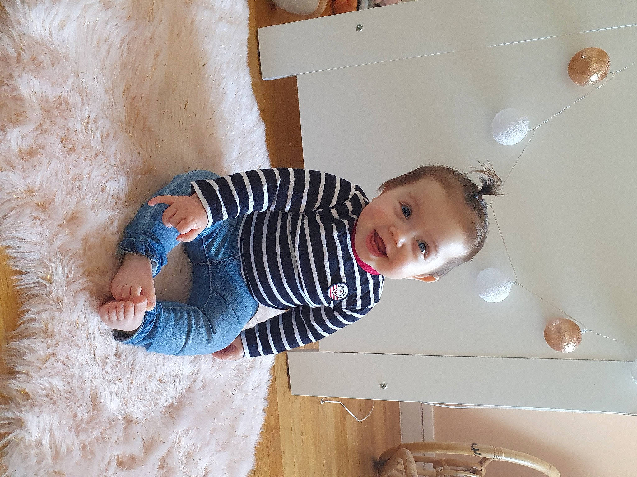 Rose participe au concours pour gagner de l'argent avec cette photo : baby, baby_toddler_clothing, ceiling, child, comfort, dress, eye, flooring, fun, hardwood, head, linens, pattern, person, room, sleeve, smile, t_shirt, toddler, white