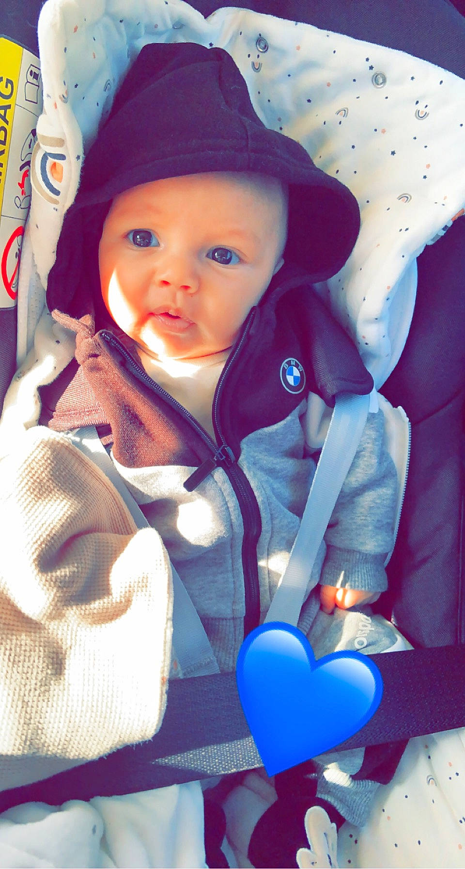 Luis a rejoint le concours — aidez-le/la à gagner de superbes lots ! azure, baby, baby_carriage, baby_products, baby_toddler_clothing, beauty, blue, cap, cheek, child, electric_blue, eye, fashion_accessory, fun, happy, headwear, iris, outerwear, person, sleeve