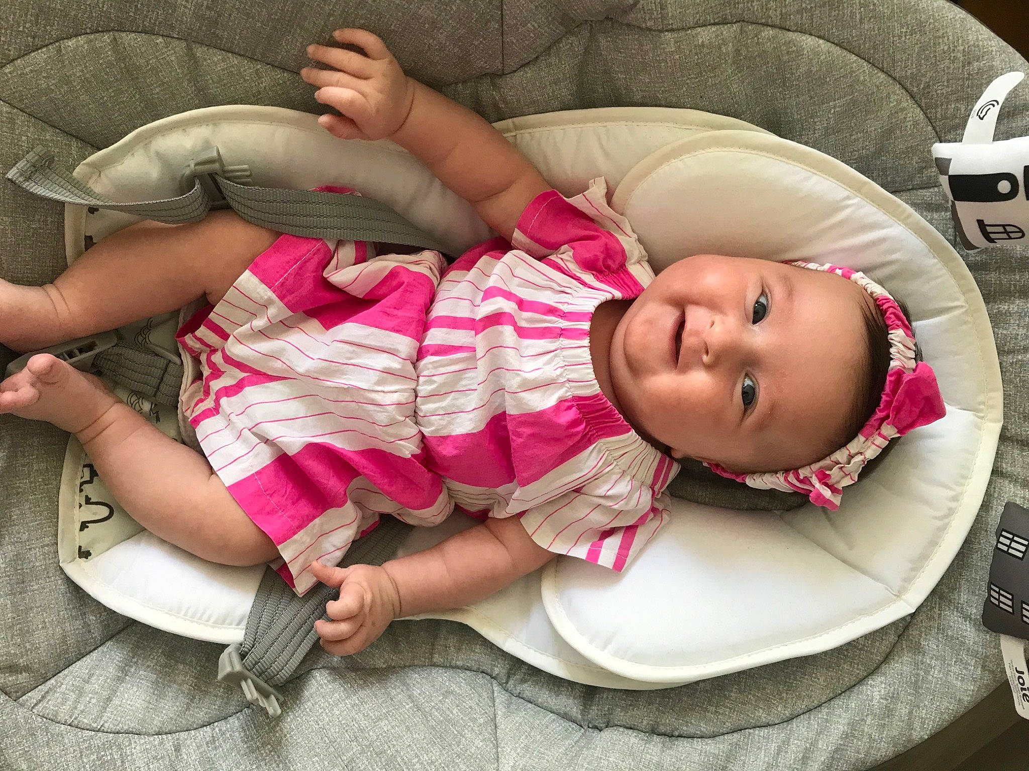 Joy a rejoint le concours — aidez-le/la à gagner de superbes lots ! baby, baby_products, baby_sleeping, birth, cheek, child, comfort, ear, hand, head, leg, mouth, nap, nose, person, pink, play, product, sleep, toddler