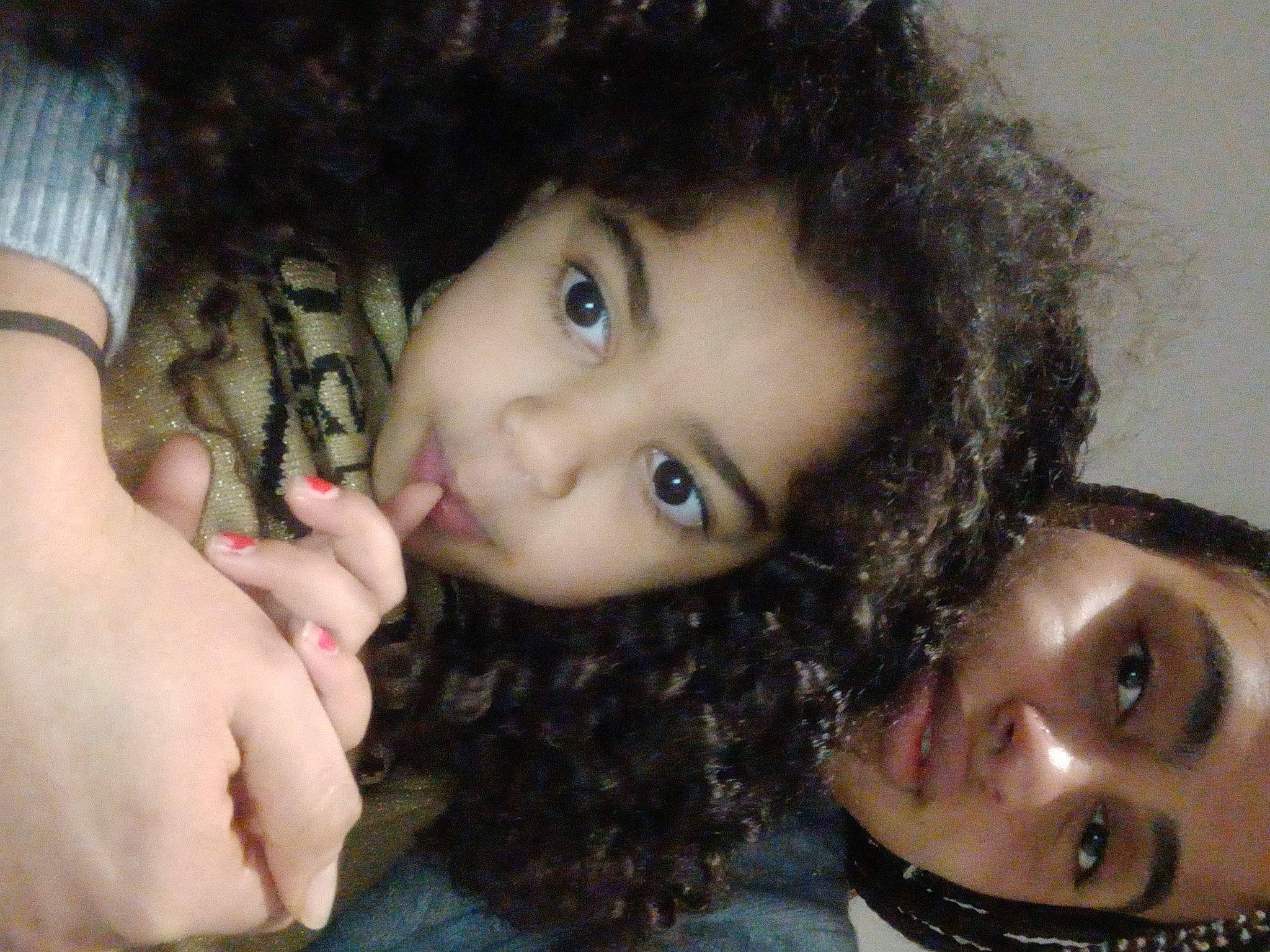 Bella participe au concours pour gagner de l'argent avec cette photo : cheek, chin, ear, eye, eyebrow, eyelash, face, forehead, gesture, hair, hairstyle, head, iris, jaw, lip, mouth, neck, nose, organ, person