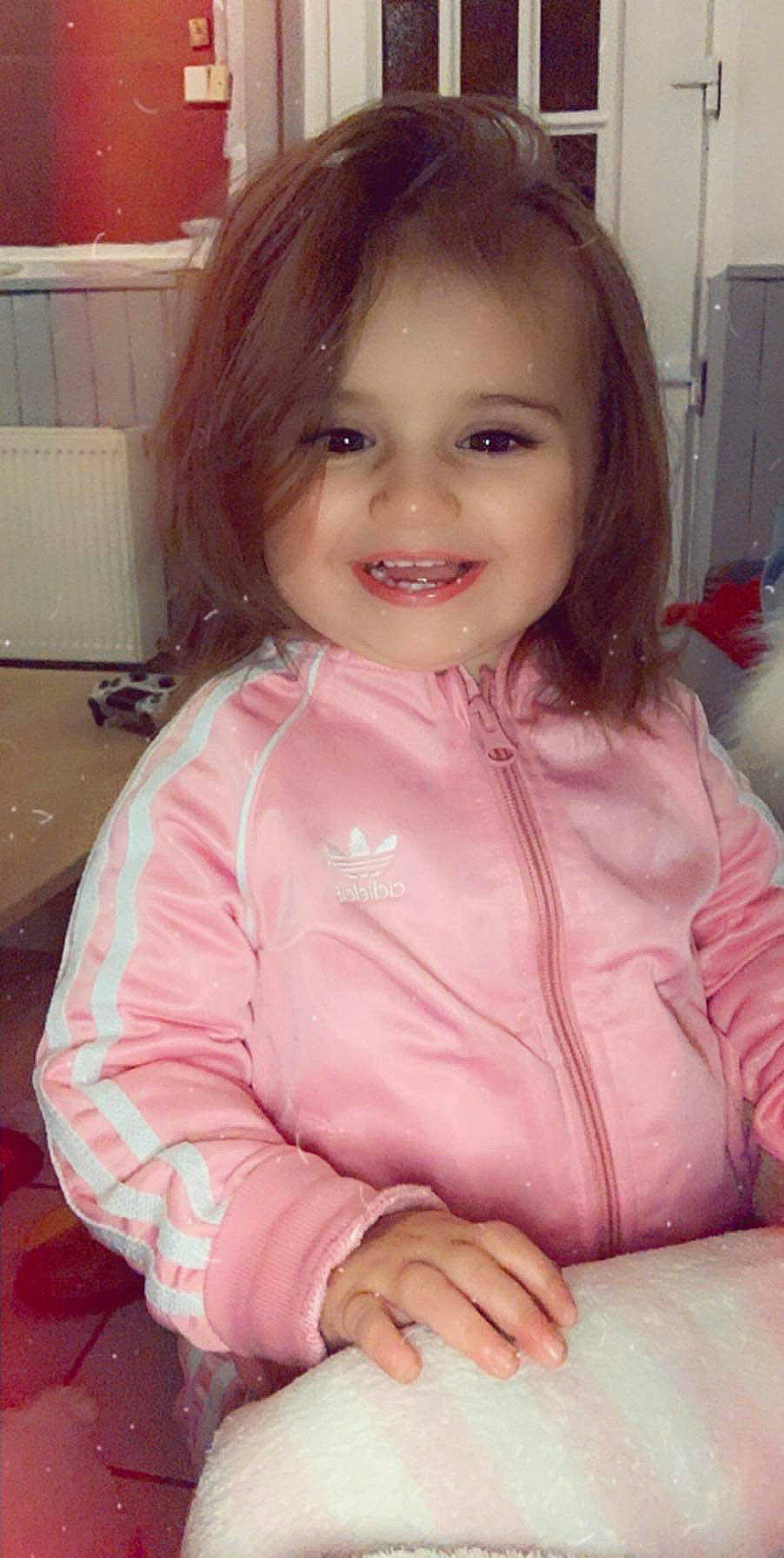 Lahna participe au concours pour gagner de l'argent avec cette photo : brown_hair, cheek, child, child_model, daughter, face, hair, joy, lip, person, pink, skin, smile, toddler