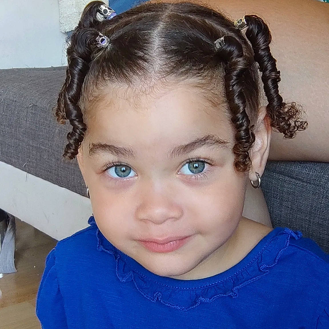 Oriana a rejoint le concours — aidez-le/la à gagner de superbes lots ! blue, cheek, chin, cool, ear, eyebrow, eyelash, face, forehead, hair, hairstyle, happy, headpiece, iris, jaw, joy, lip, neck, nose, organ