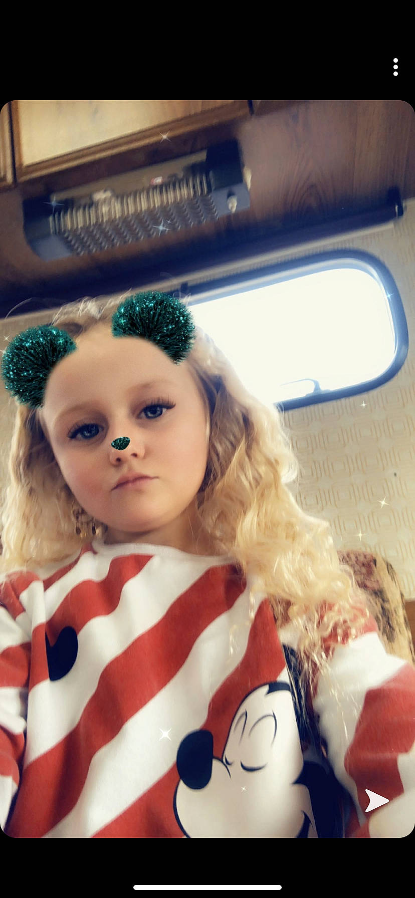 Stecy participe au concours pour gagner de l'argent avec cette photo : beauty, cheek, child, ear, eye, face, fashion_accessory, forehead, hair, hair_accessory, head, headgear, headwear, lip, long_hair, nose, person, photography, selfie, skin