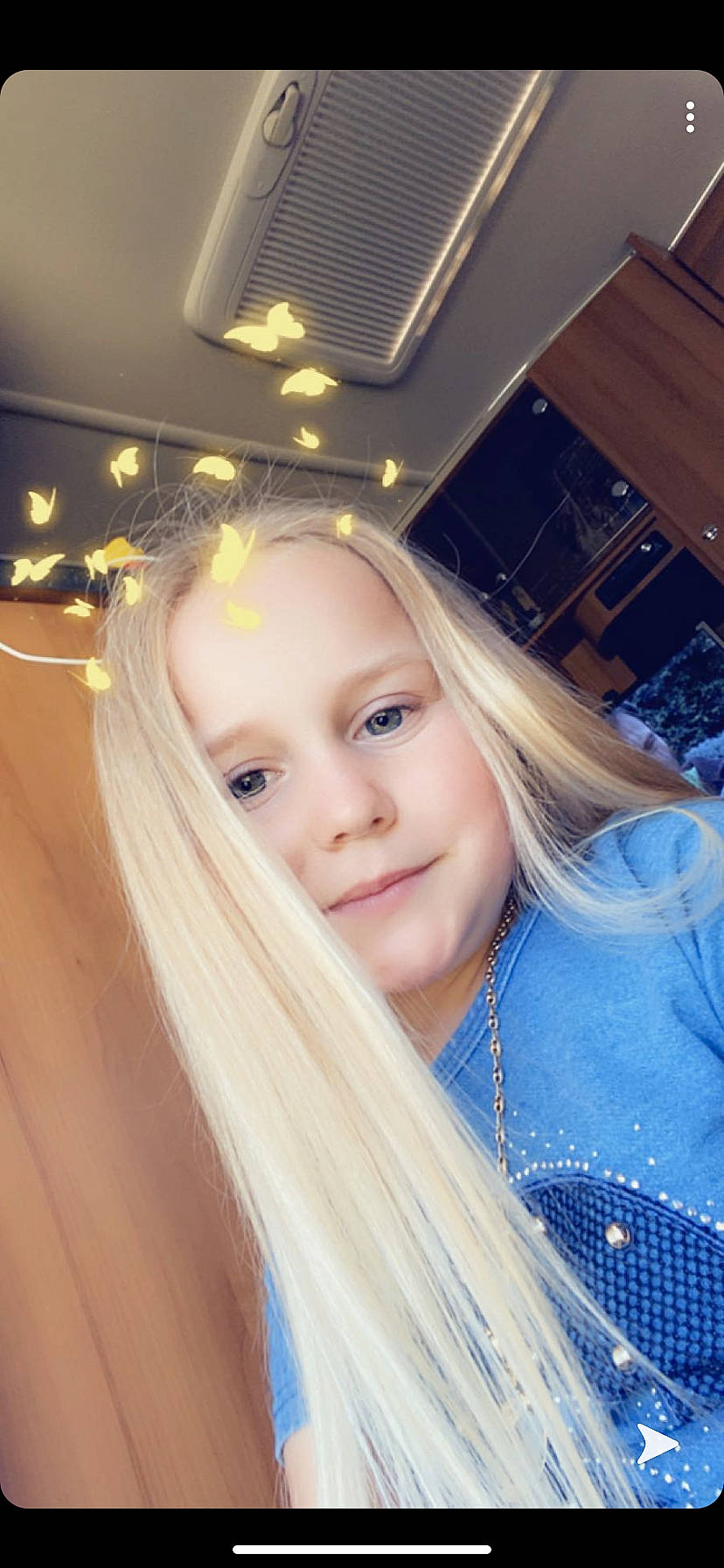 Stecy a rejoint le concours — aidez-le/la à gagner de superbes lots ! beauty, blond, child_model, chin, eye, face, feathered_hair, fun, hair, hair_coloring, hairstyle, layered_hair, long_hair, person, photography, selfie, smile, surfer_hair