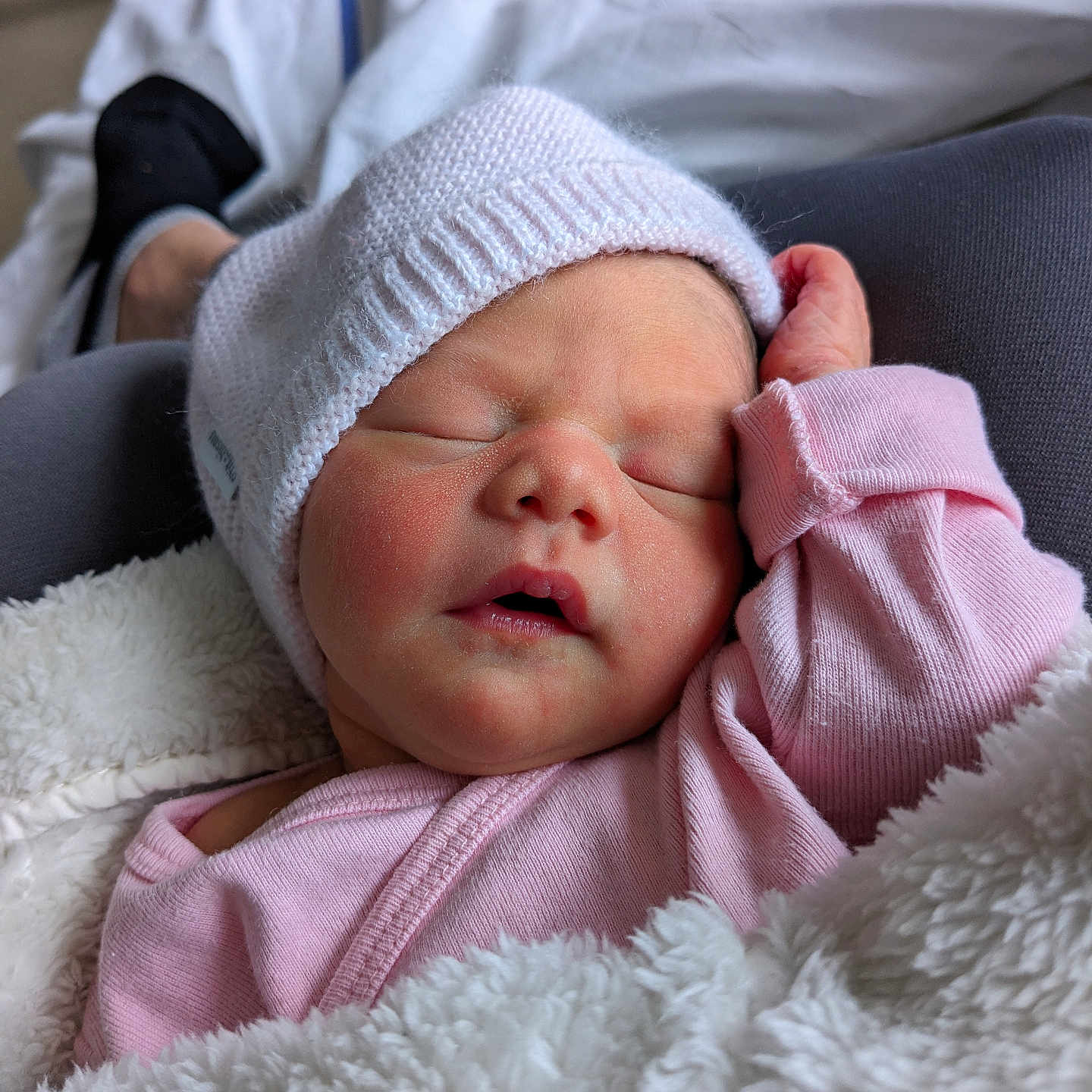 Alyah participe au concours pour gagner de l'argent avec cette photo : newborn, baby, sleeping, pink_clothing, knitted_hat, blanket, cozy, face, infant, closeup, soft_texture, cute, peaceful, resting, indoors, portrait, child, warm, toddler, human